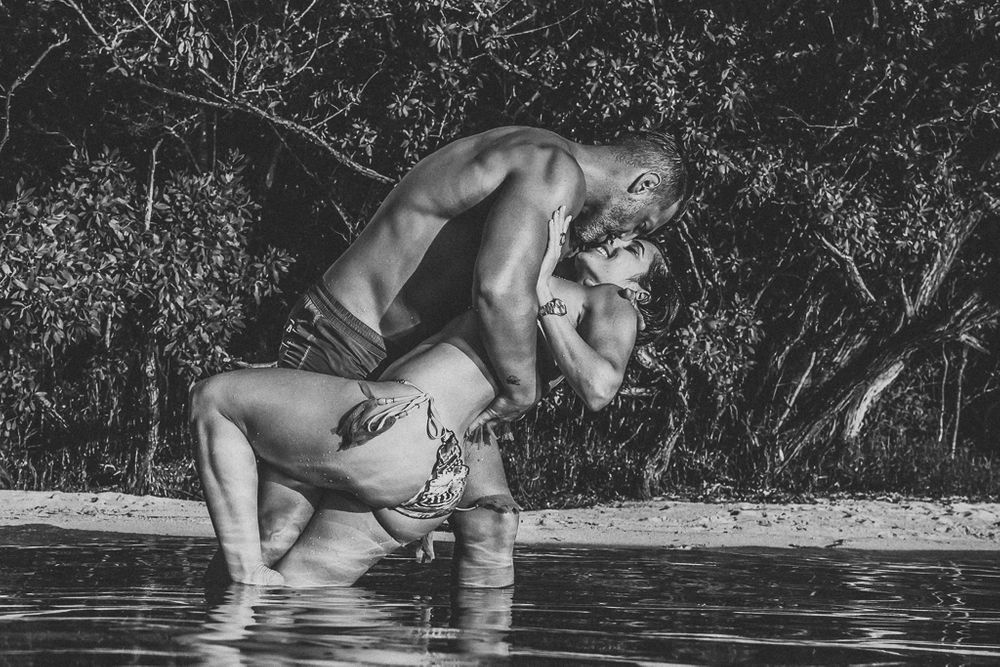couple kissing on the beach