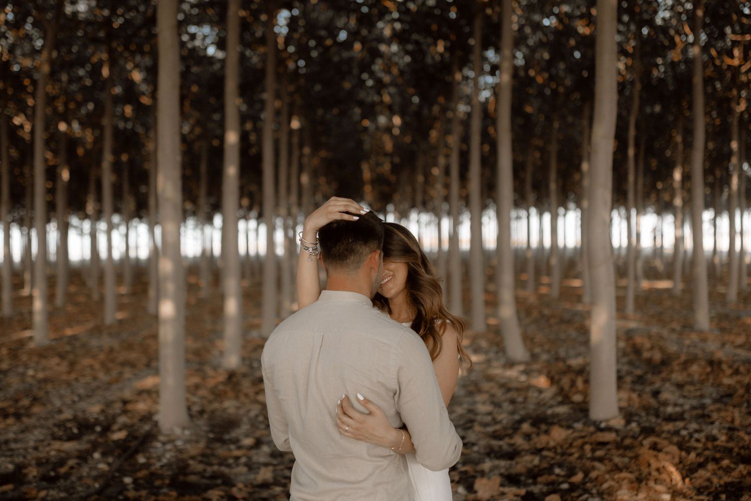 Puglia - couple - prematrimoniale - sessione di coppia - natura - bosco - piantagione di Paulonia - wedding photographer