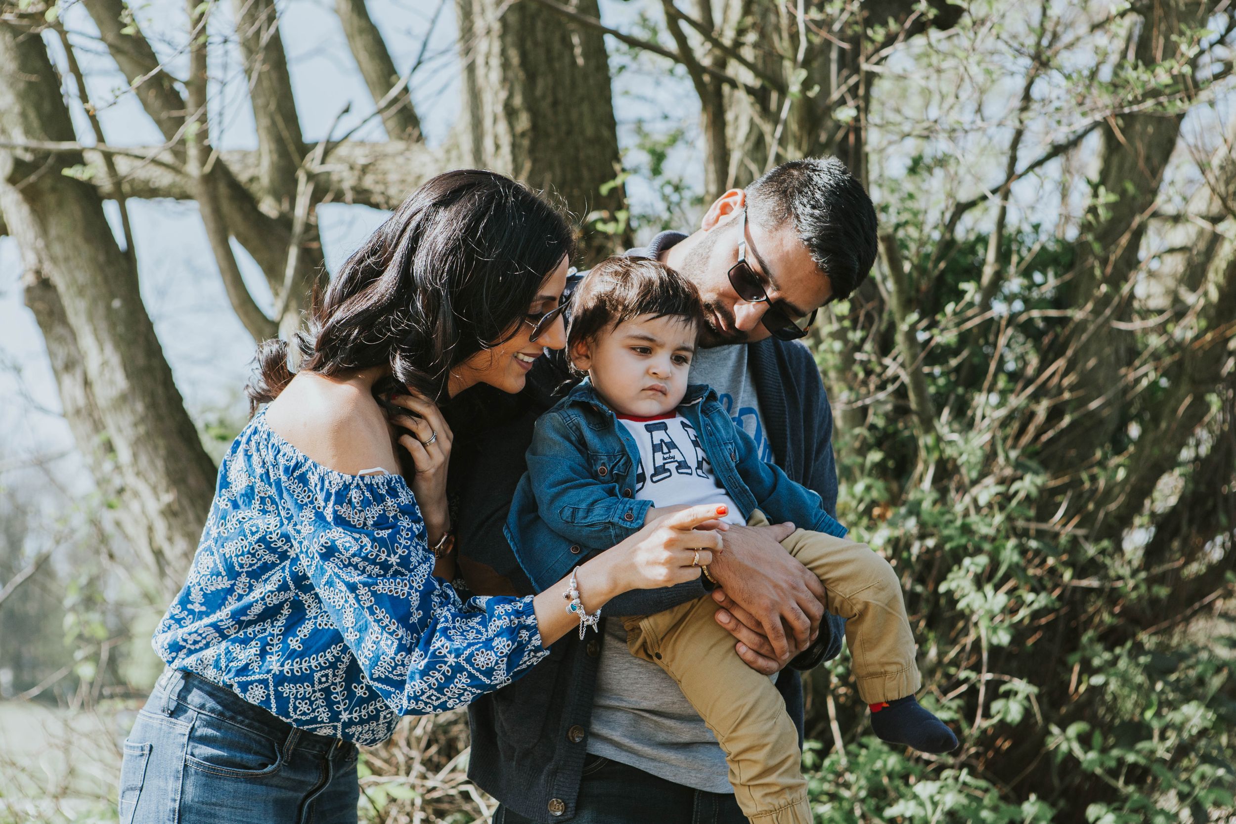 Baby photo shoot with parents in south weald country park