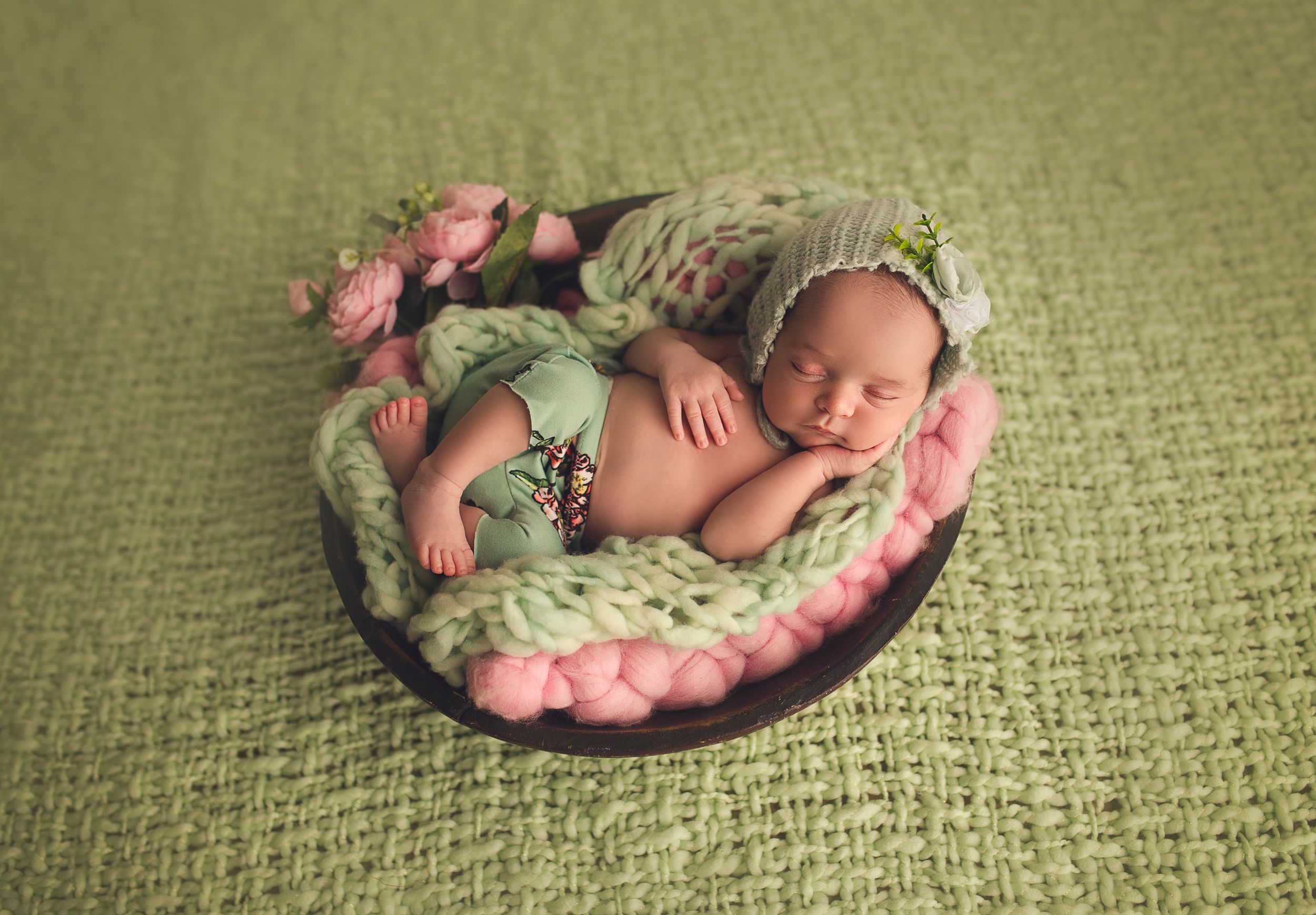 detres photography newborn baby girl sleeping in wood bowl green and pink tones