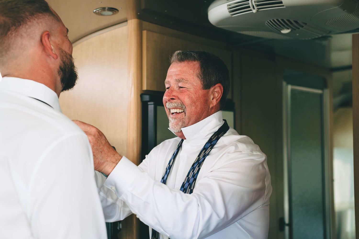 dad helping groom with his tie