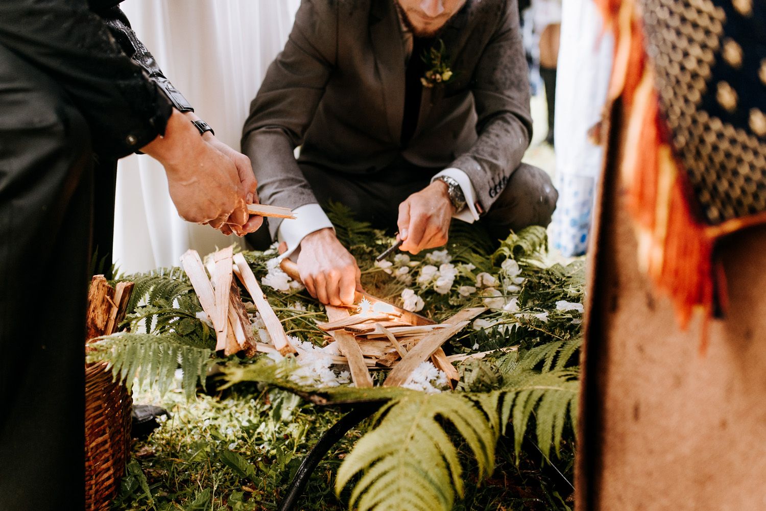 Laviešu tradīcijas kāzās līdzināšana aktivitātes kāzās