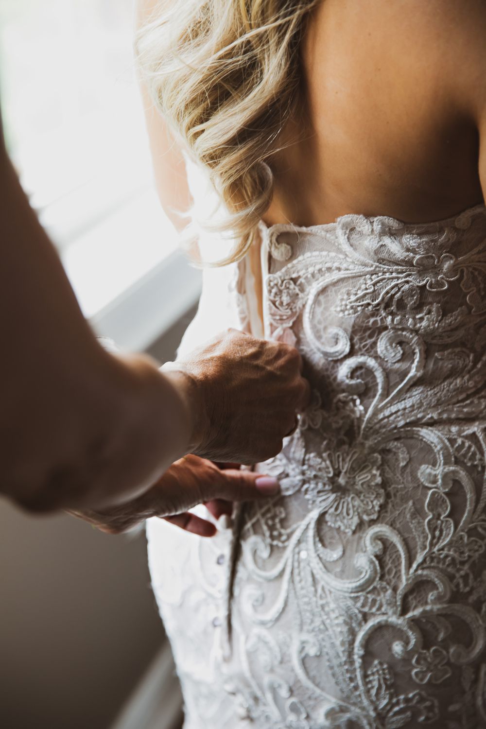 Cute and quirky little wedding in Schomberg and Arlington Estate by photographer Shawn Van Daele