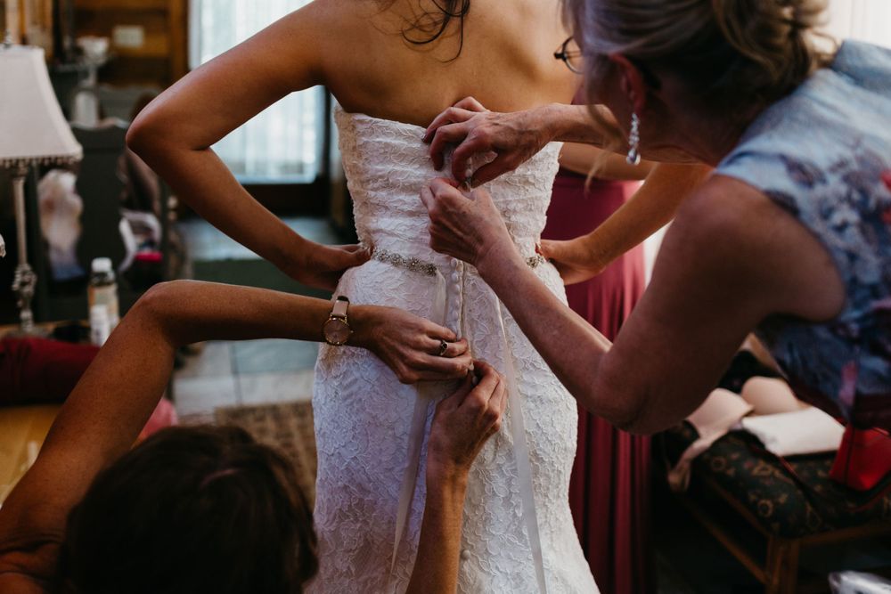 Getting ready photos, Colorado Springs Wedding, Bridal Dress, Colorado Wedding, Classic Wedding