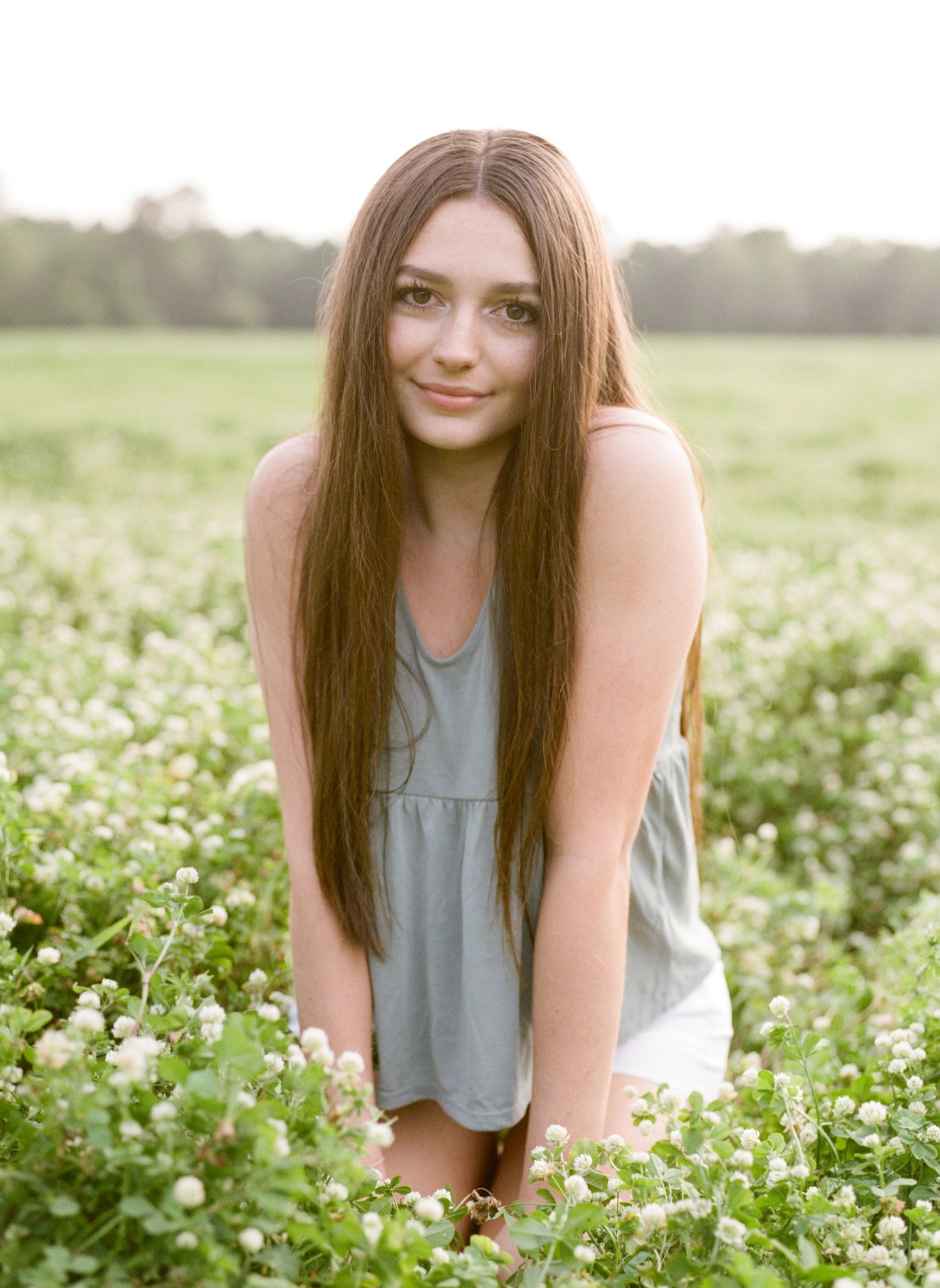 Louisiana senior portrait photography of Sarah Beth, a member of the Class of 2020 at Franklinton High School in clover