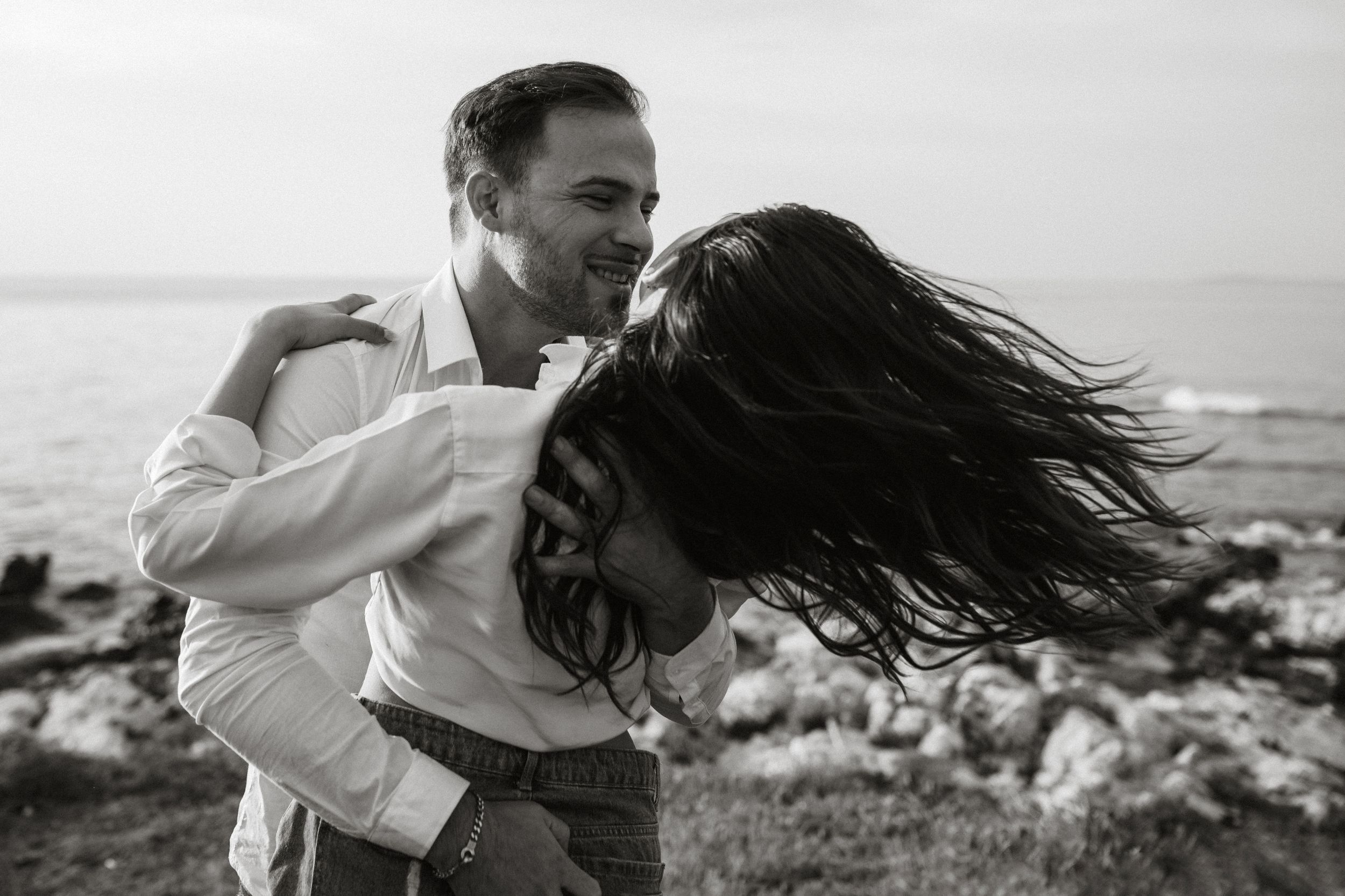 Puglia - couple - prematrimoniale - sessione di coppia - natura - mare - spiaggia- wedding photographer - matrimonio