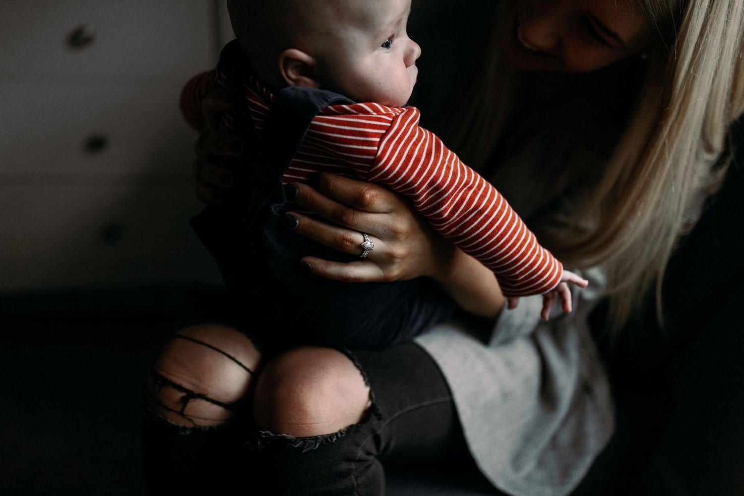 Mothering Sessions by Kellie Scott Photography. Motherhood photography. Mummy and Me Photos. Natural family photos.