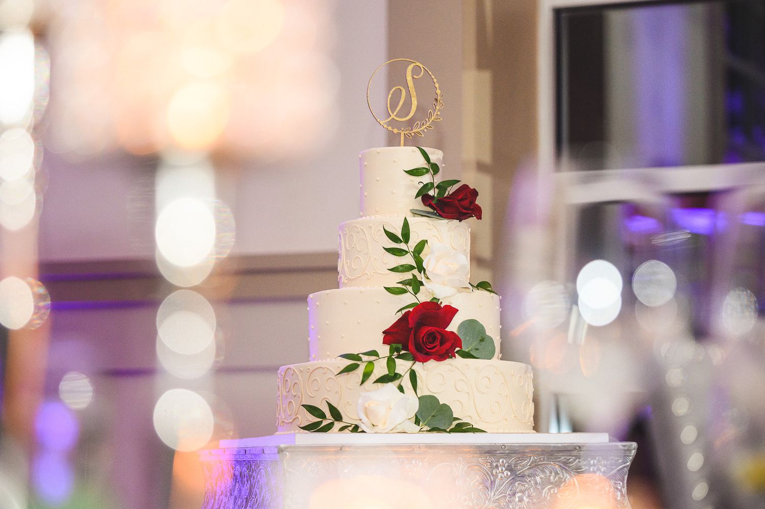 bride and groom cake details