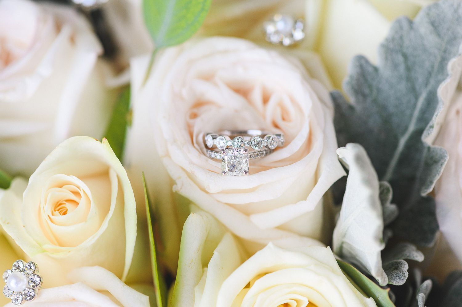 bouquet with bride and groom rings details