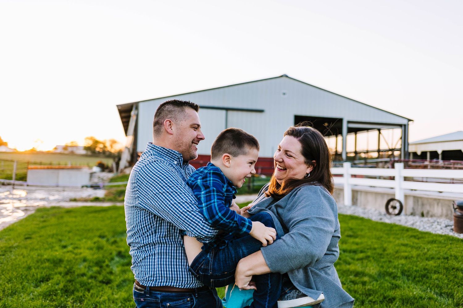 Lake country area photographer takes photos of family tickling and joking around at a cozy nook farm wales wi