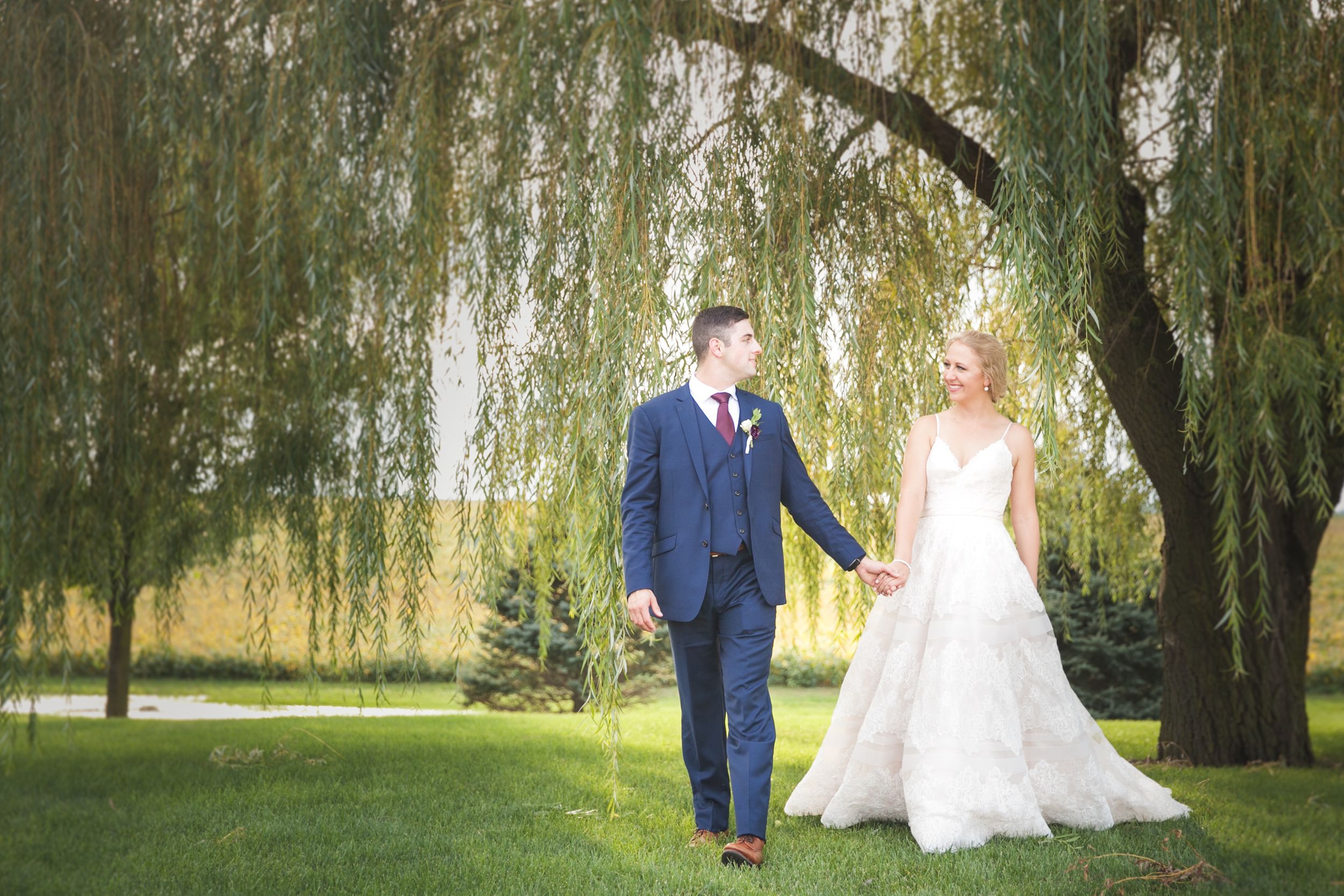 Dixon IL Wedding Photographer || Barnacopia Polo IL Wedding