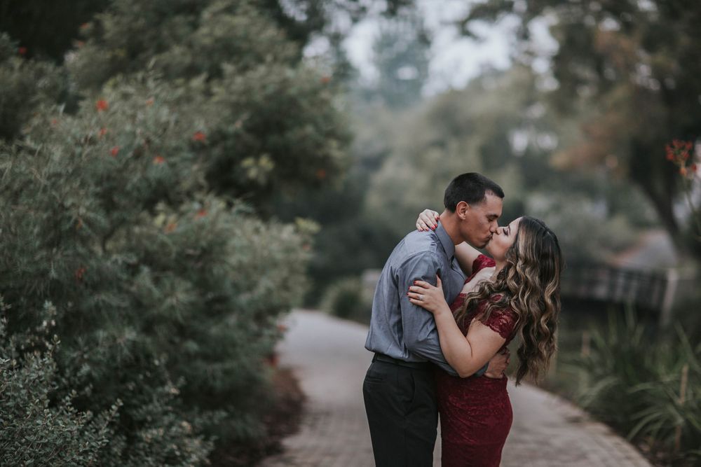 rebecca skidgel photography uc davis arboretum five reason should engagement shoot session couple love romantic fun kiss