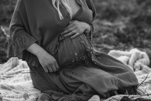 Black and White Maternity Photos
