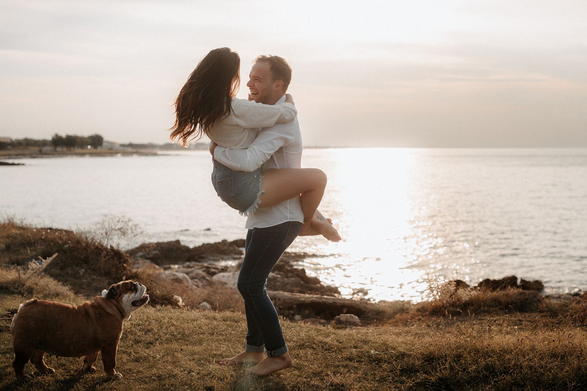 Puglia - couple - prematrimoniale - sessione di coppia - mare - spiaggia- dog - wedding photographer - matrimonio