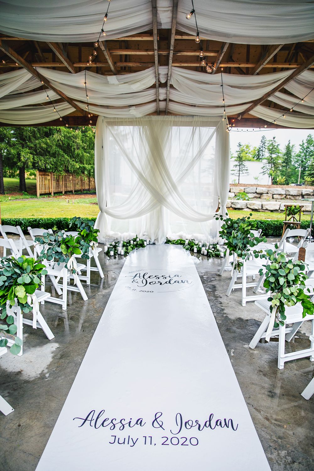 Cute and quirky little wedding in Schomberg and Arlington Estate by photographer Shawn Van Daele