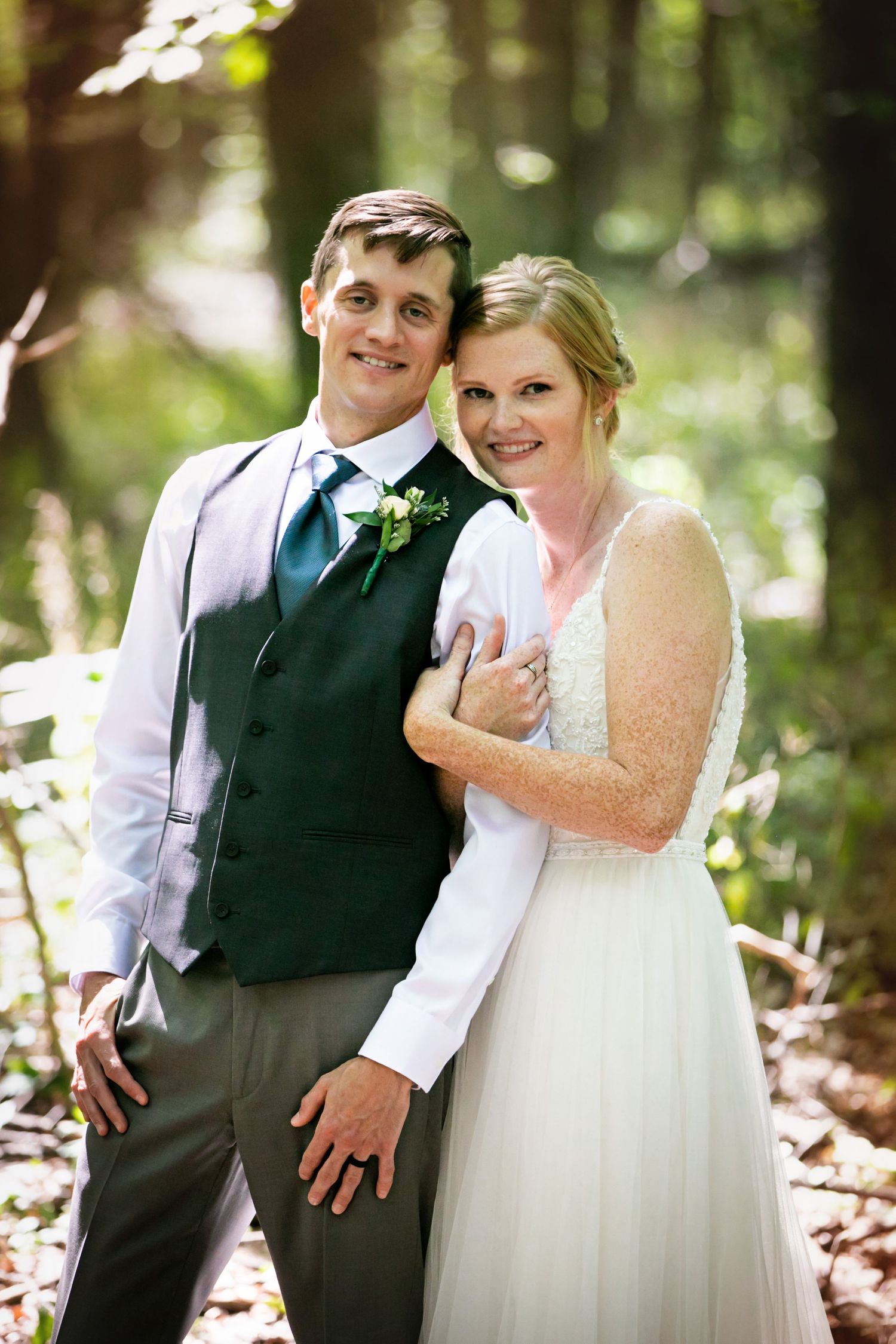 Charming rustic backyard wedding in Mount Brydges Ontario by London photographer Shawn Van Daele