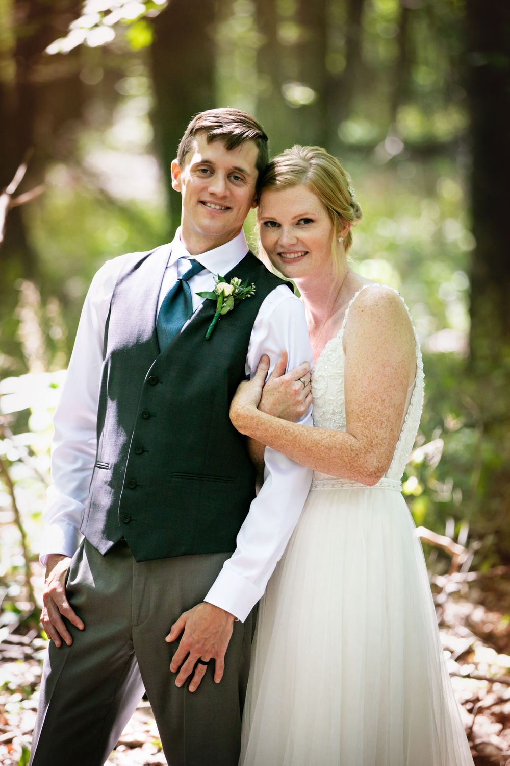 Charming rustic backyard wedding in Mount Brydges Ontario by London photographer Shawn Van Daele