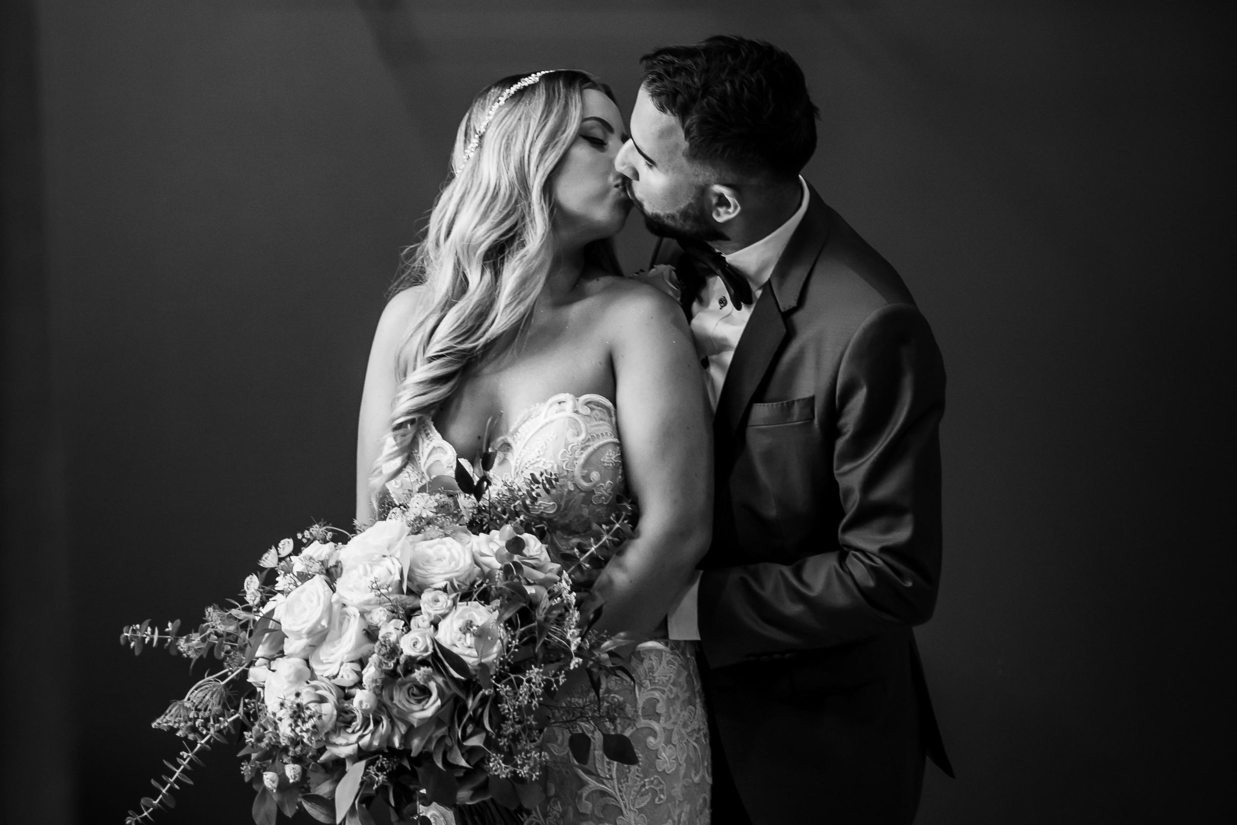 Cute and quirky little wedding in Schomberg and Arlington Estate by photographer Shawn Van Daele