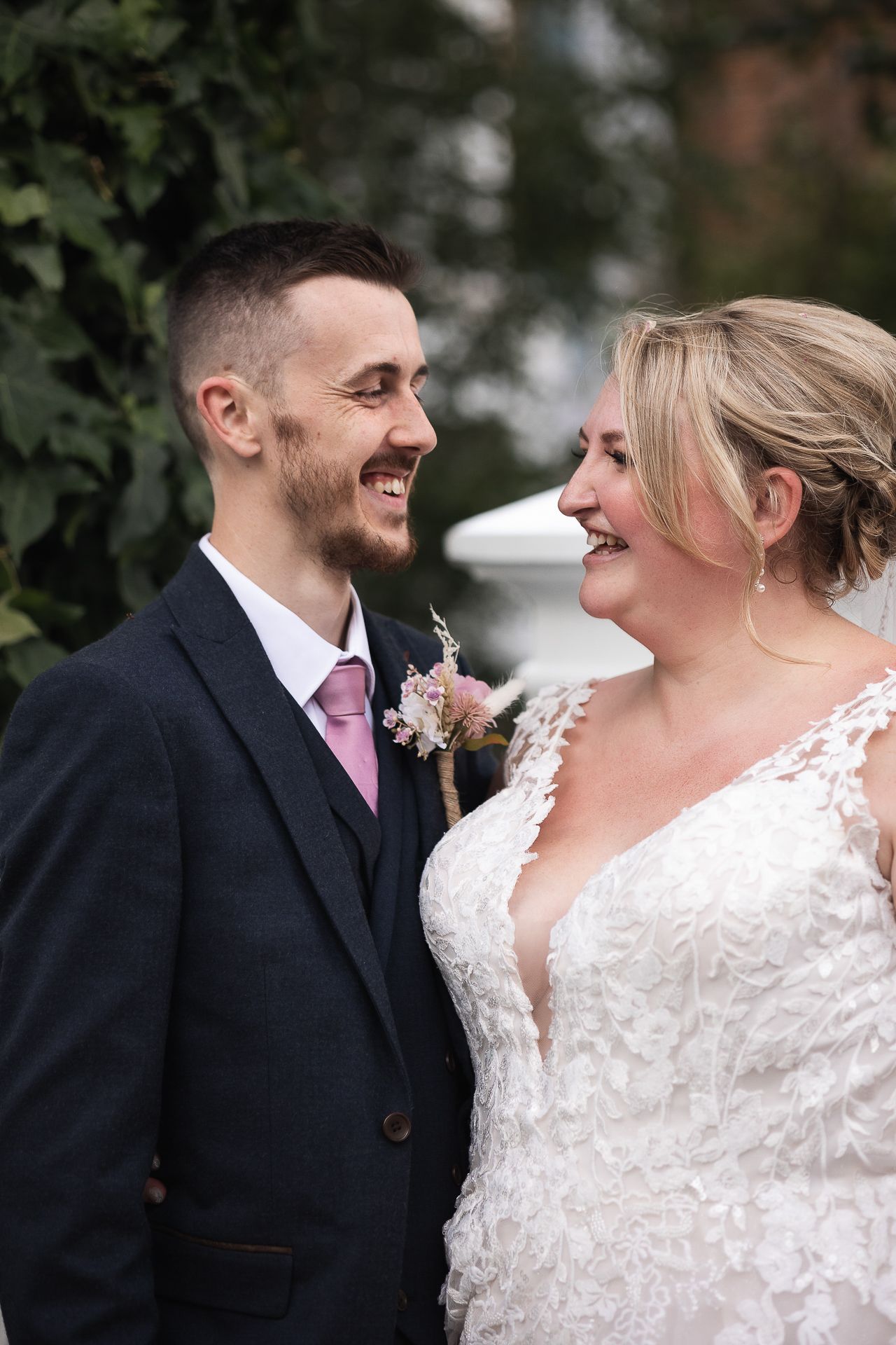 Close up photo of bride and groom for couple photoshoot in Chelsea, Kensington.