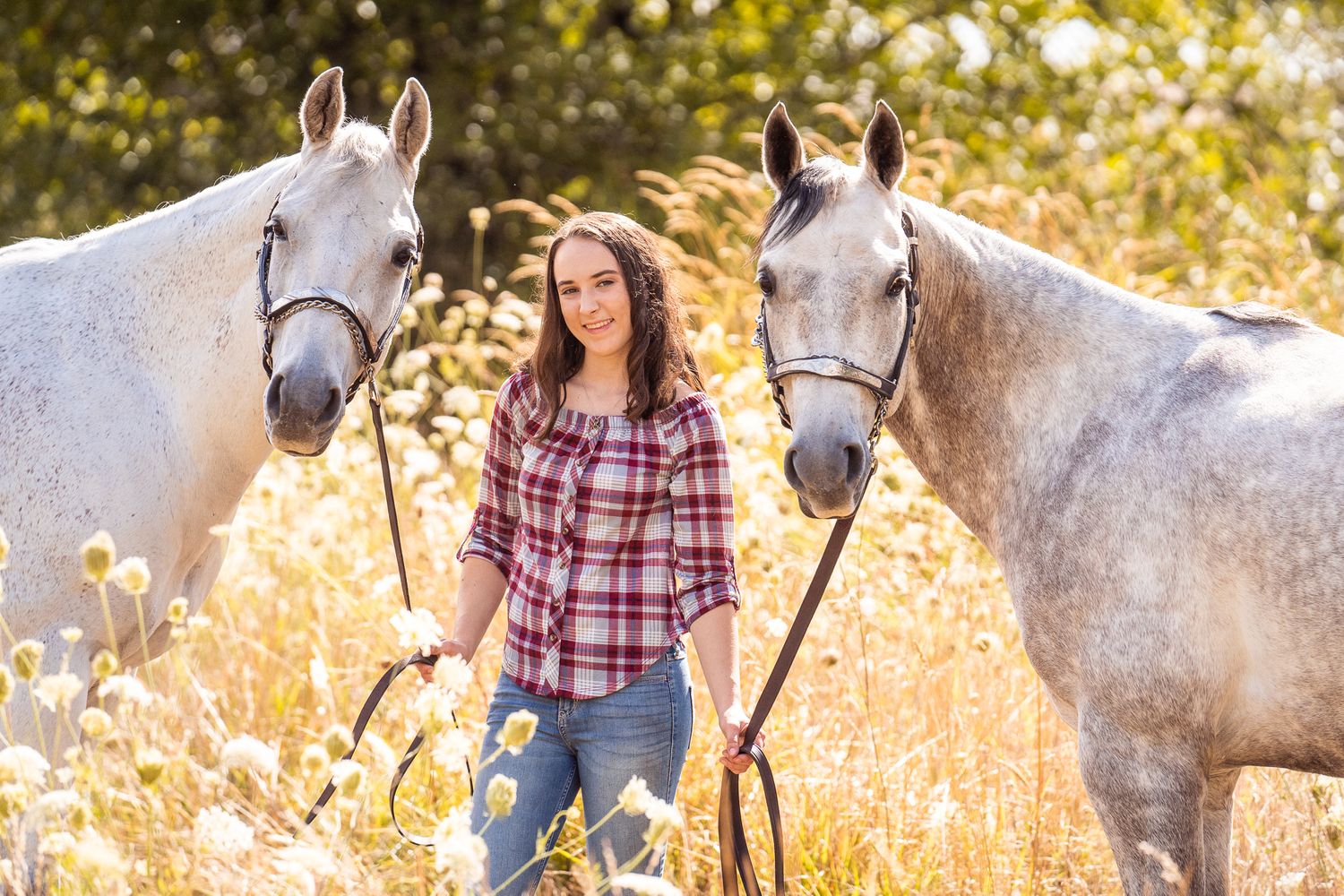 high school senior photos with horse in Portland oregon
