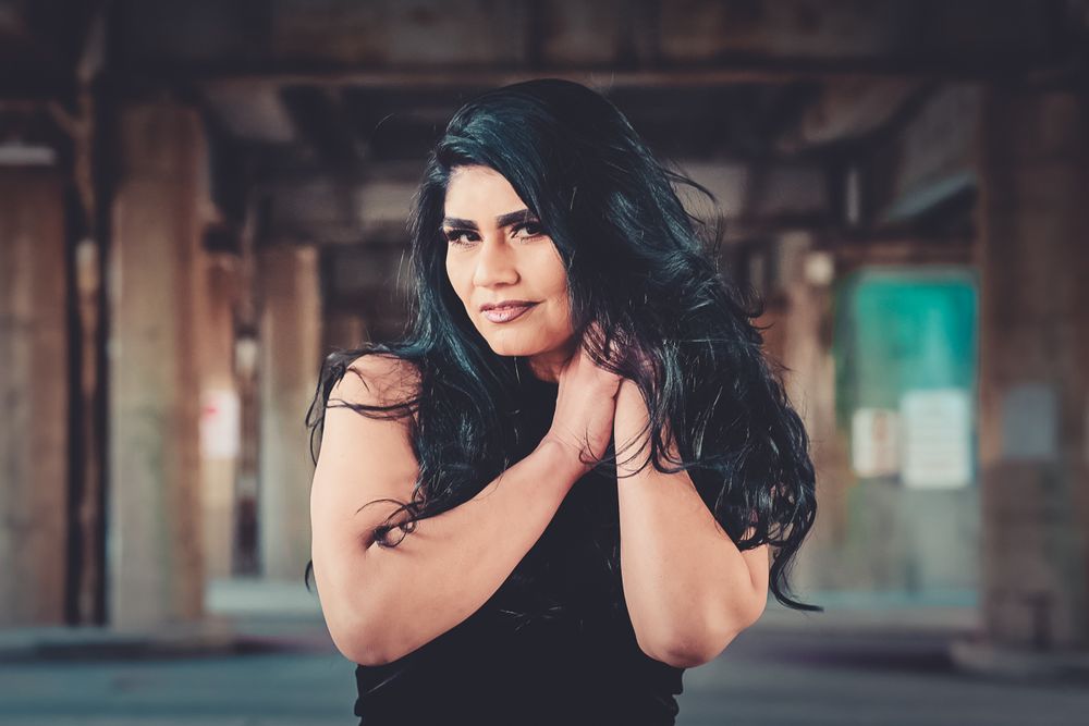 fort-wayne-indiana-wedding-photographers-photography-engagement-session-downtown-outdoor-1182