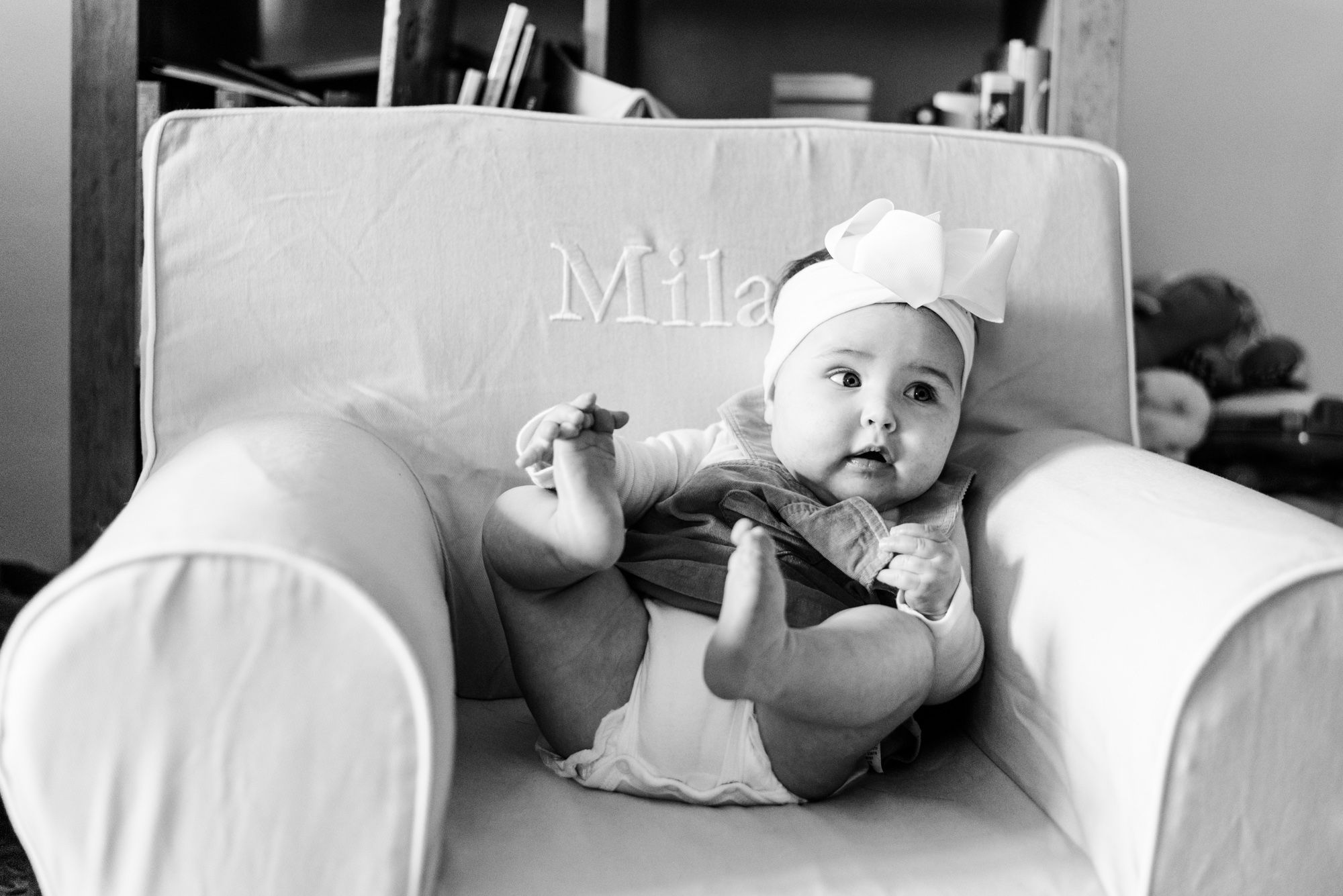 Lifestyle family photoshoot in the home with 6 month old baby wearing bow in black and white in Gibsonia, Pennsylvania