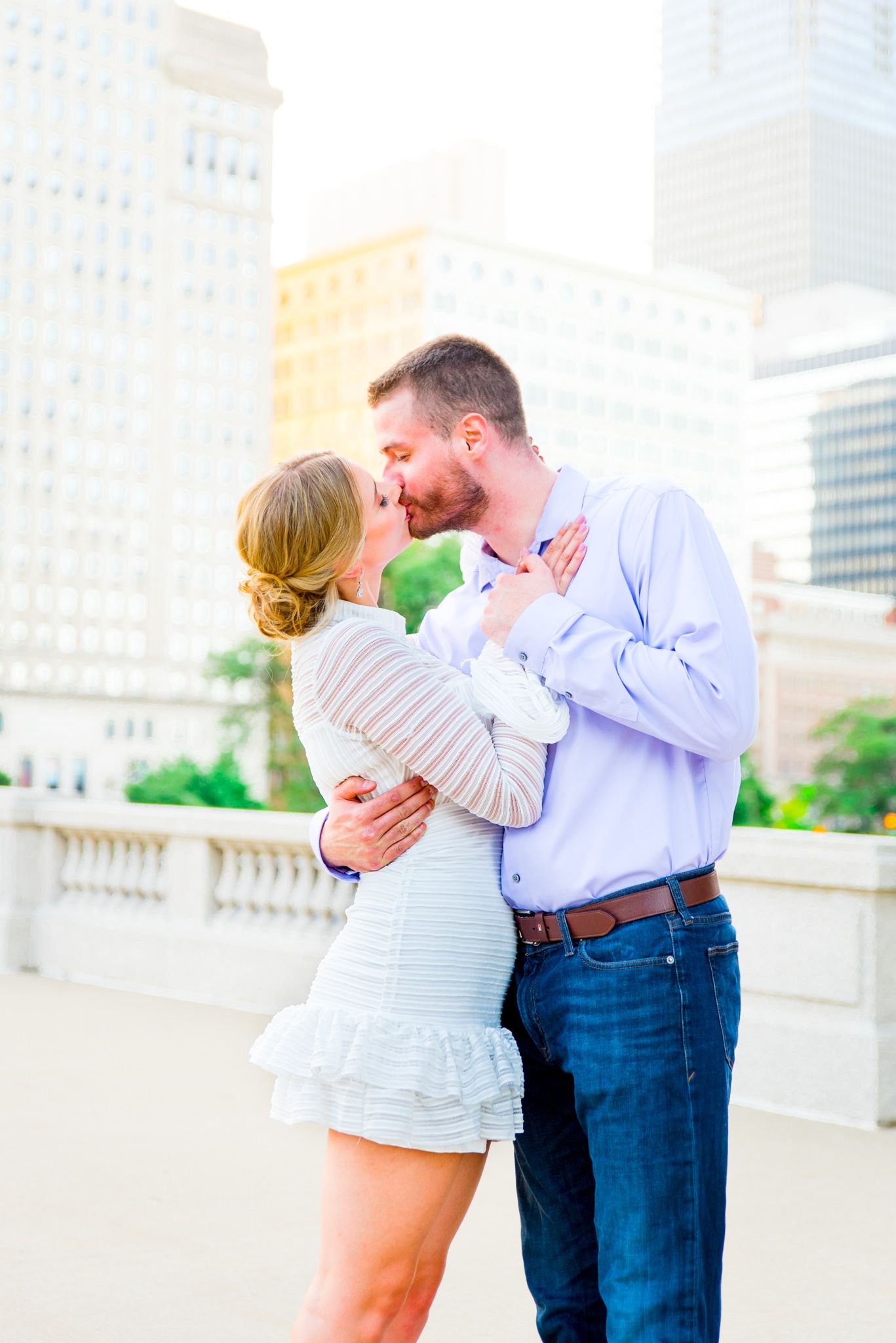 man and woman kiss in front of Chicago skyline