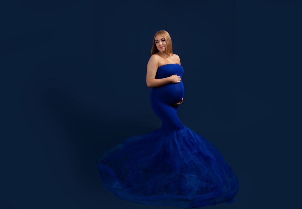 pregnant lady in blue gow