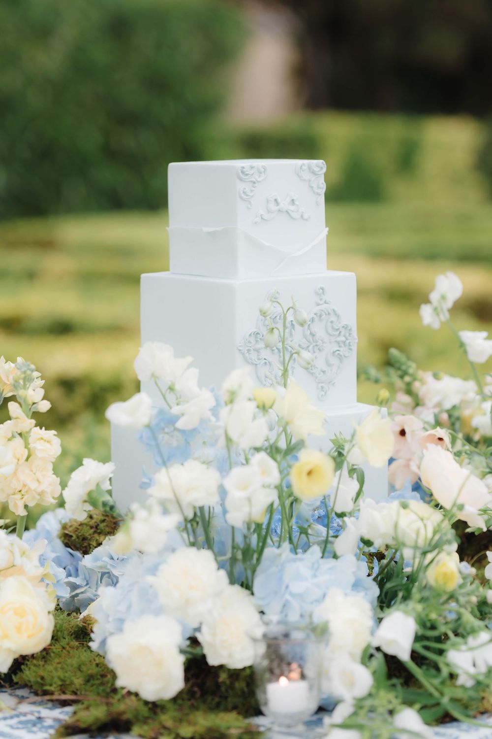 Zara Davis Wedding Photography Destination Italy Lake Como Tuscany Sicily Amalfi cake close up isola del garda