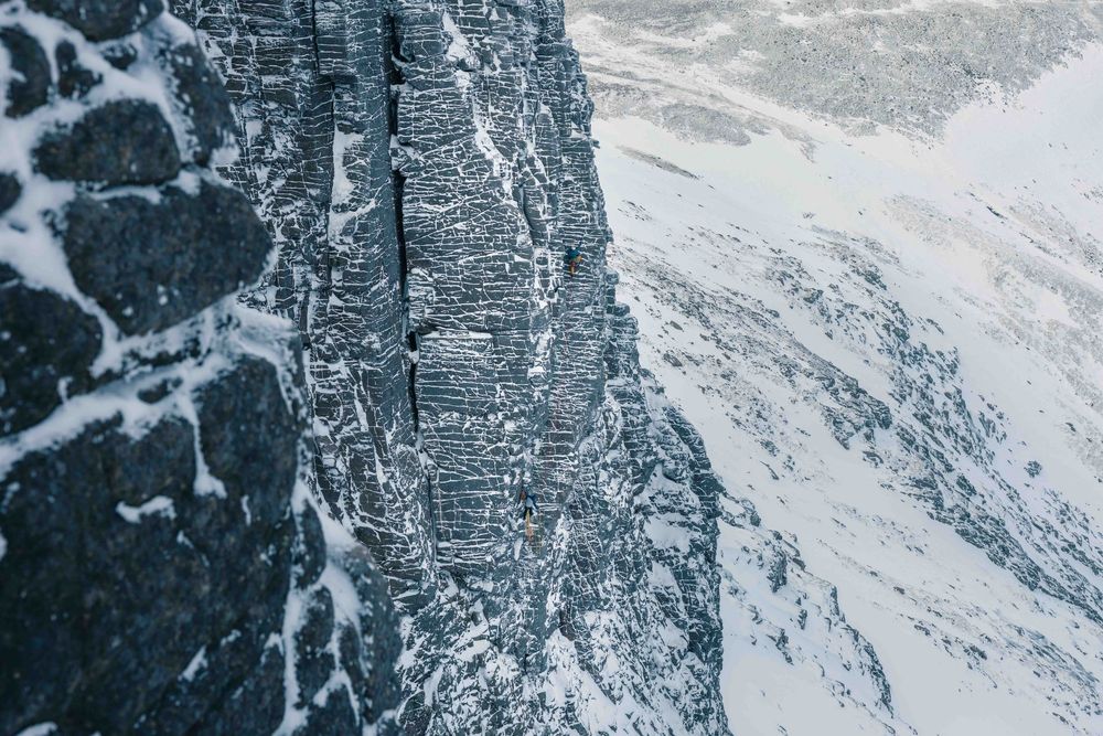 Winter mixed climbing in Cairngorms, Scotland with Matthew Pavitt. The Vicar (VIII 8).
