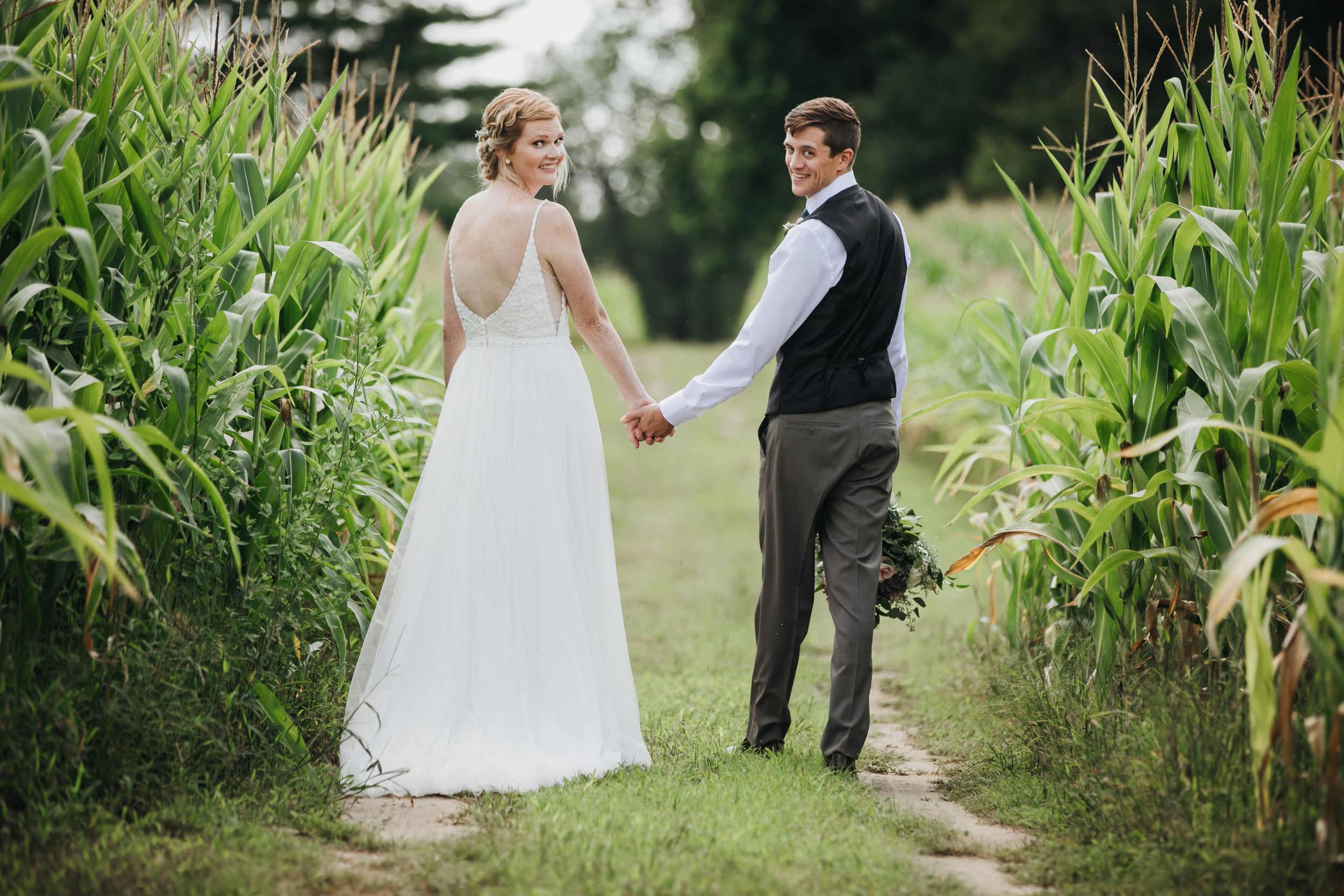 Charming rustic backyard wedding in Mount Brydges Ontario by London photographer Shawn Van Daele