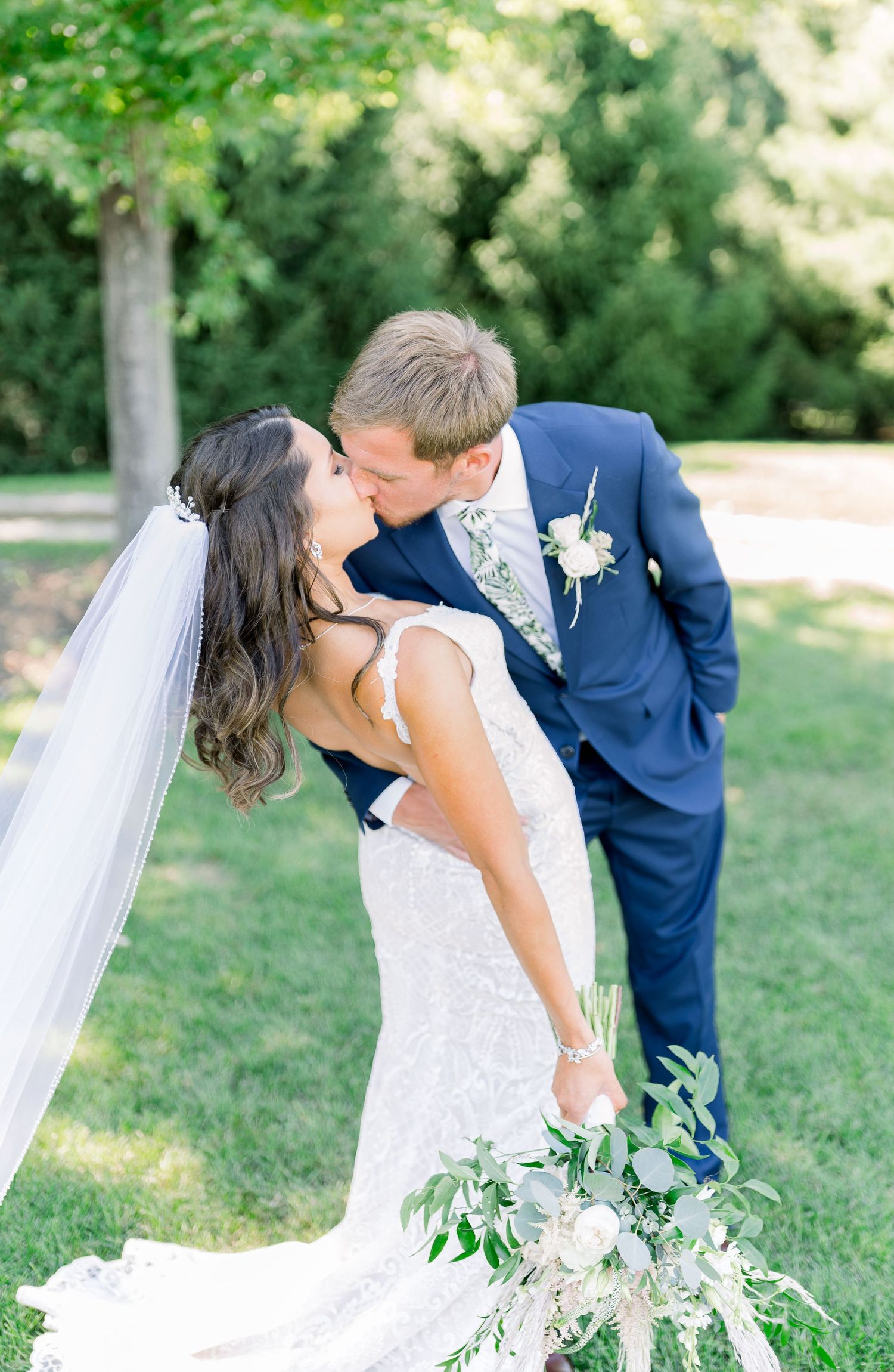 Light and airy wedding photographer wedding photos at Prairie Moon Winery in Ames, Iowa