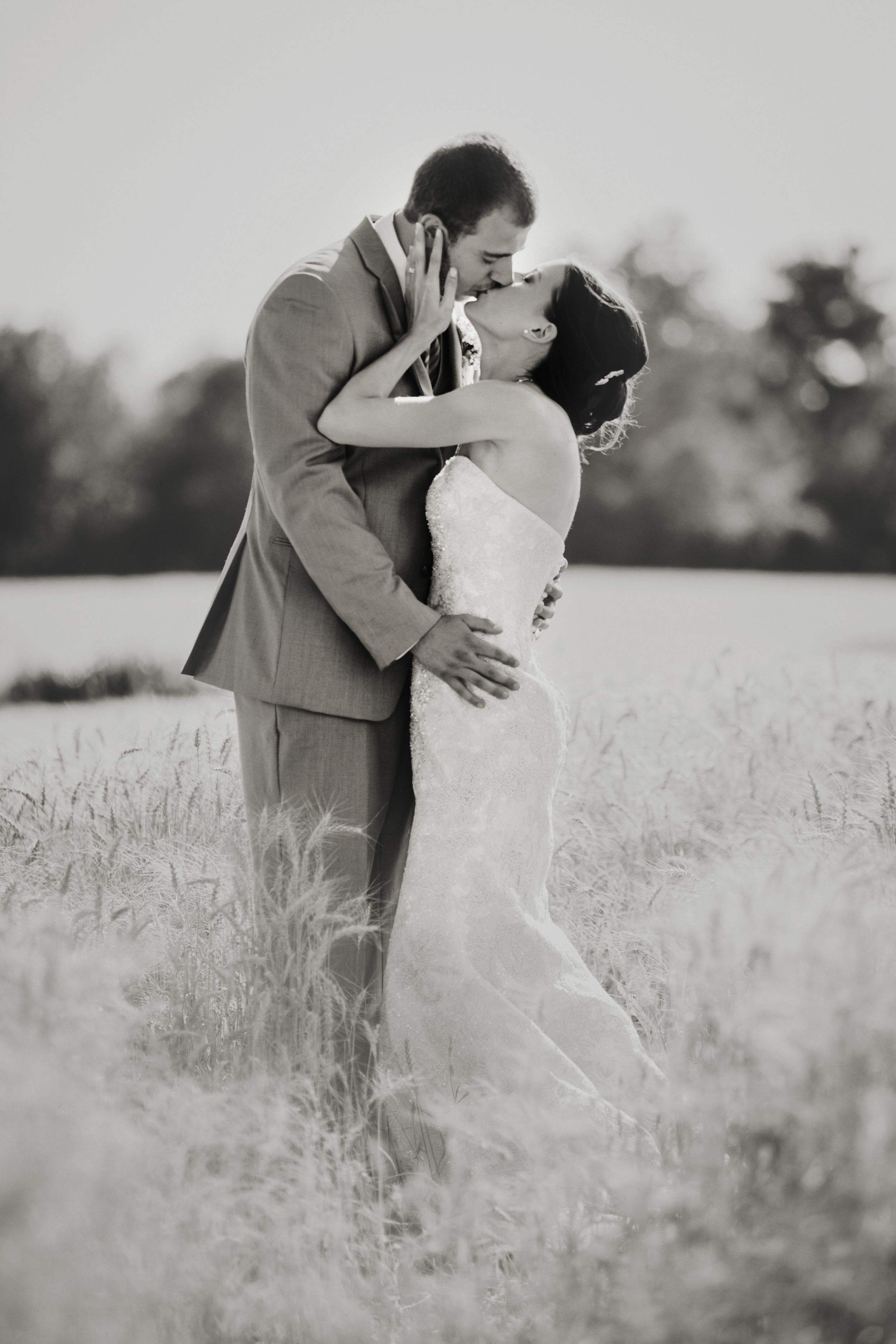 Rustic Farmhouse Backyard Wedding Photos by London Ontario Photographer Shawn Van Daele