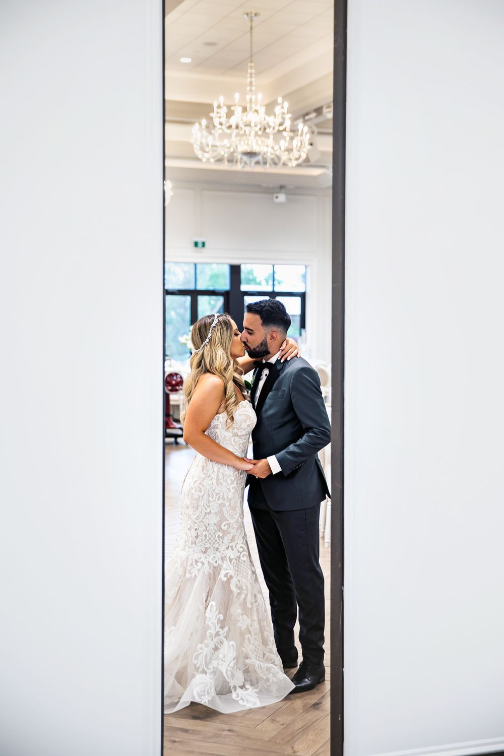 Cute and quirky little wedding in Schomberg and Arlington Estate by photographer Shawn Van Daele