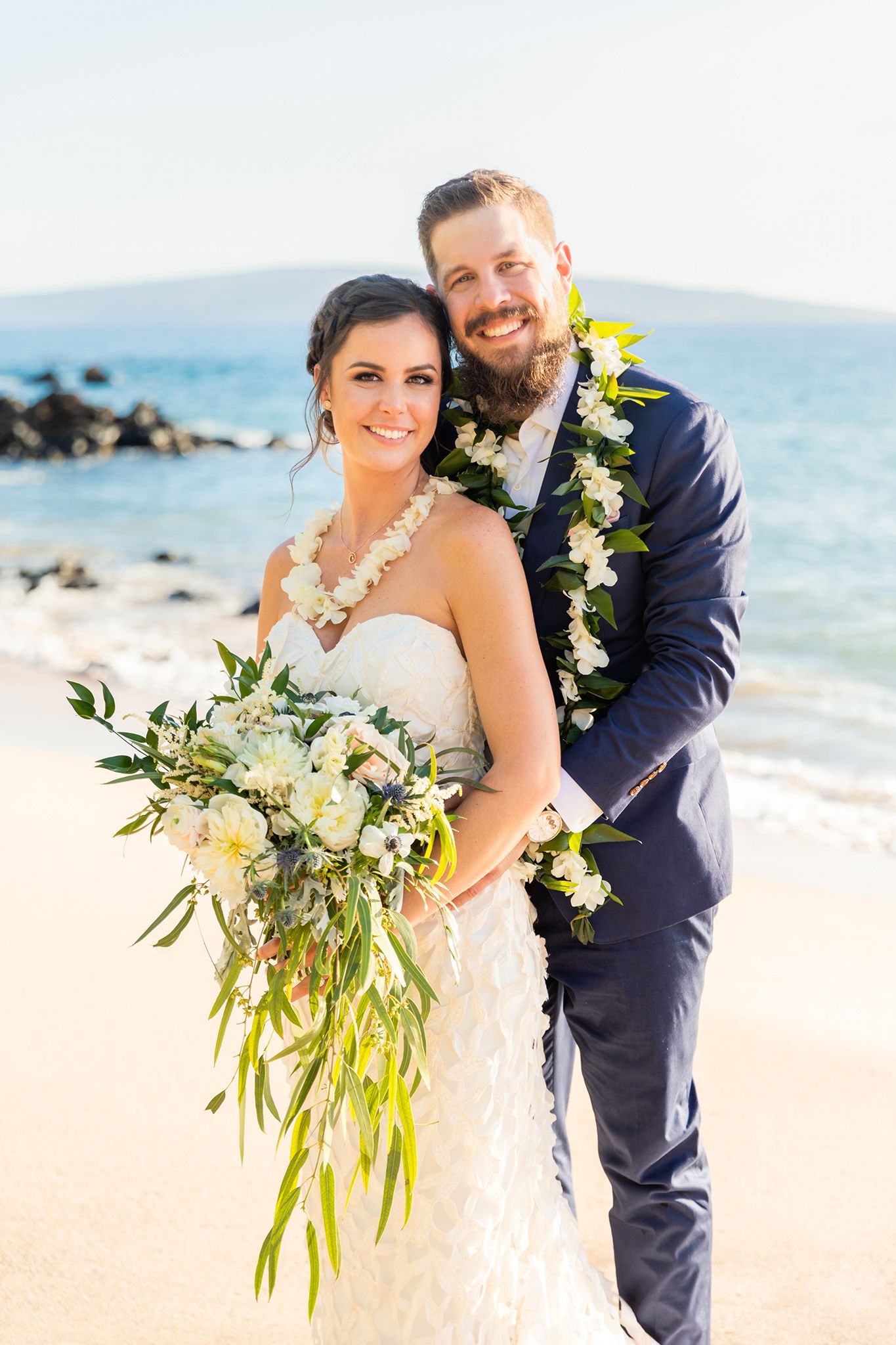 maui destination wedding couple