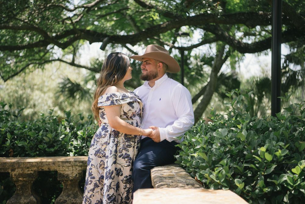Engagement session kissing under the tree in quinta mazatlan. McAllen wedding photography