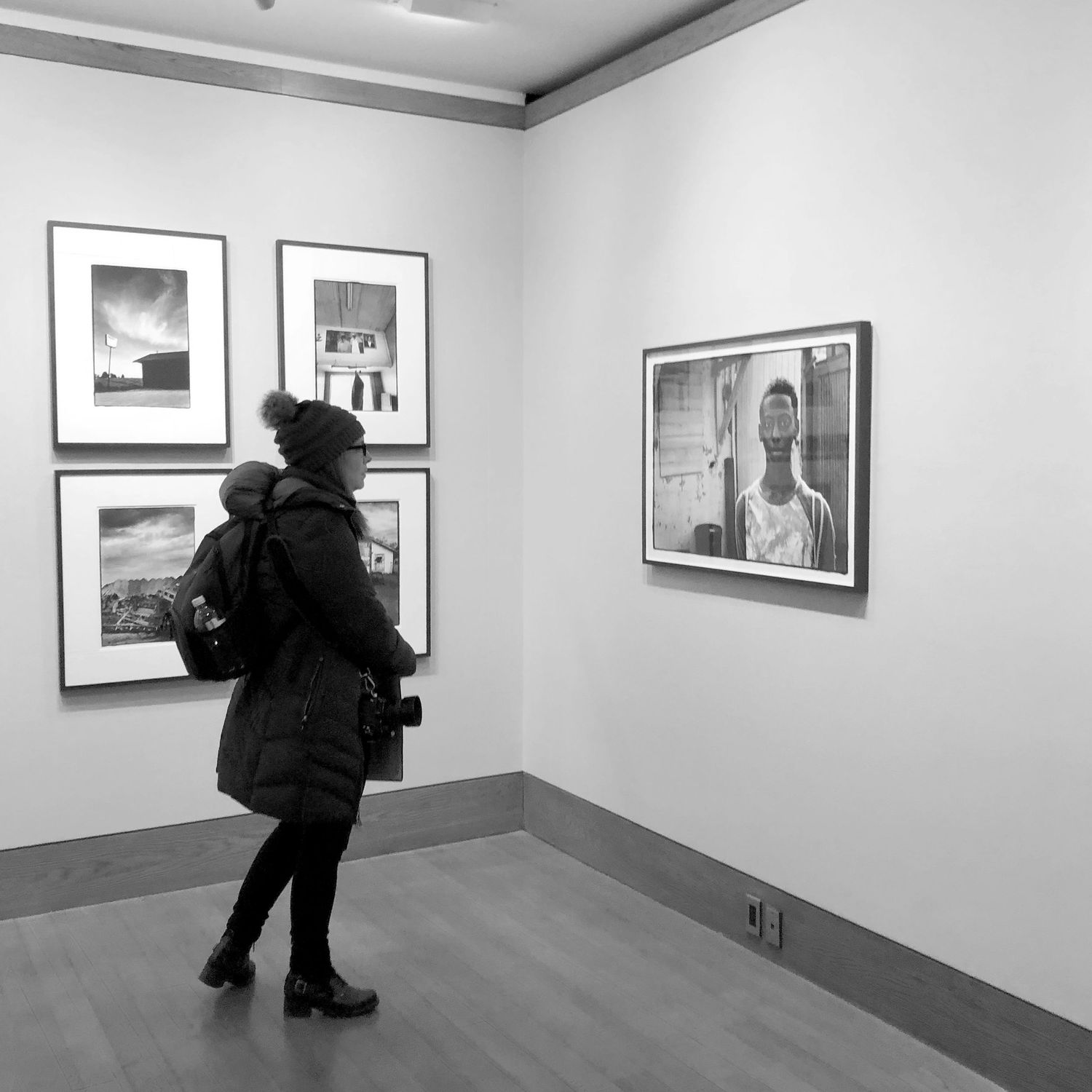 Heidi Harting checking out Jessica Lange exhibit at the Howard Greenberg Gallery, NYC