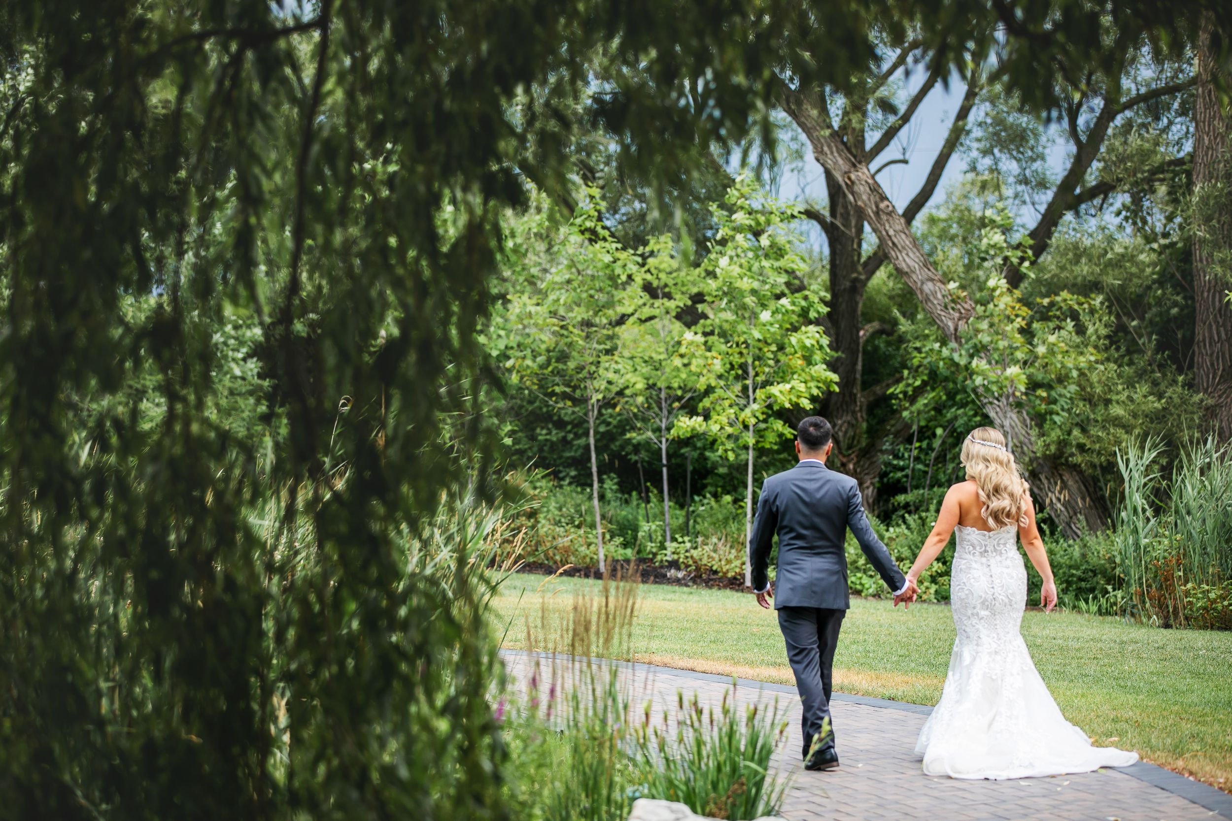 Cute and quirky little wedding in Schomberg and Arlington Estate by photographer Shawn Van Daele