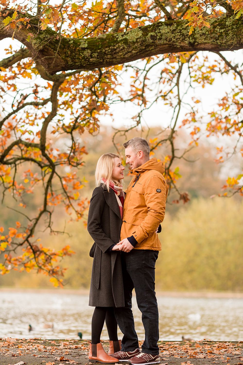 love autumn engagement sessions
