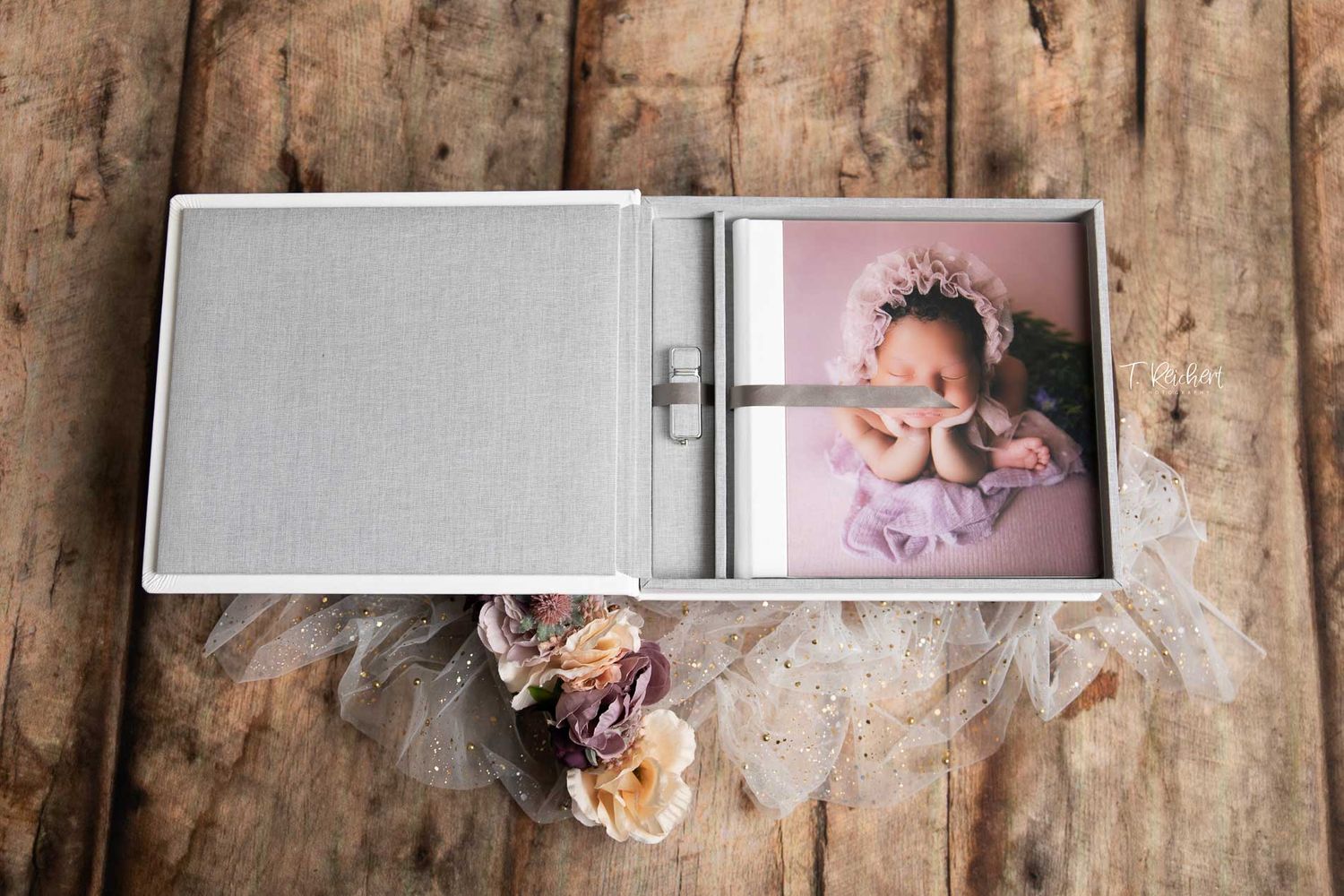 prestige luxe album white leatherette acrylic cover maternity and newborn photographer by t. reichert photography