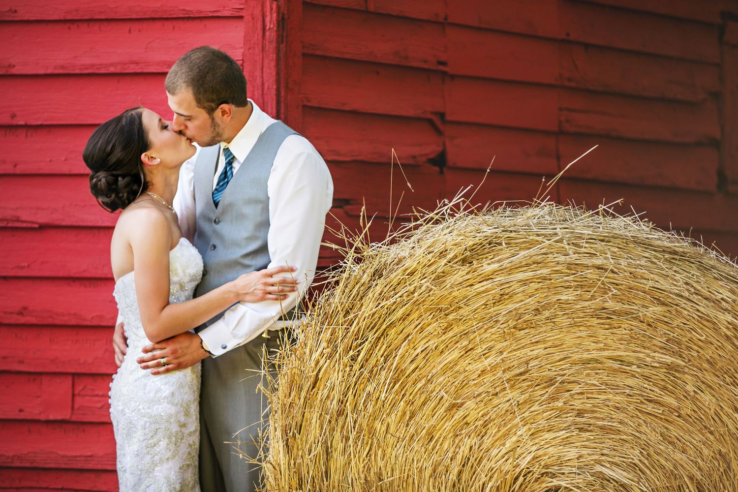 Rustic Farmhouse Backyard Wedding Photos by London Ontario Photographer Shawn Van Daele