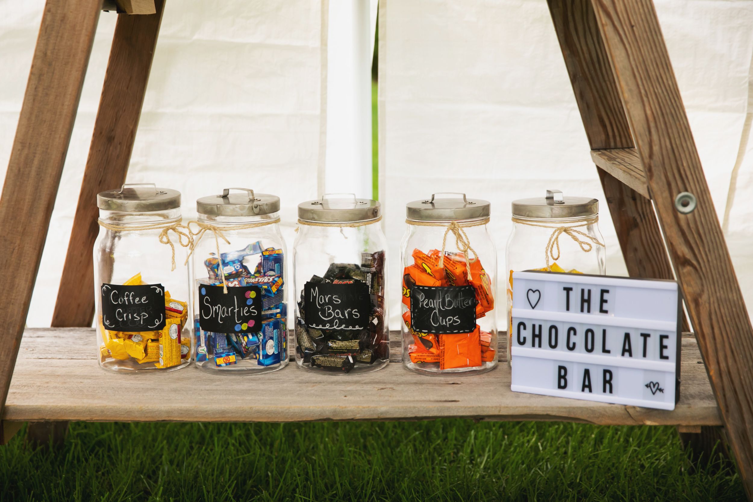 Charming rustic backyard wedding in Mount Brydges Ontario by London photographer Shawn Van Daele
