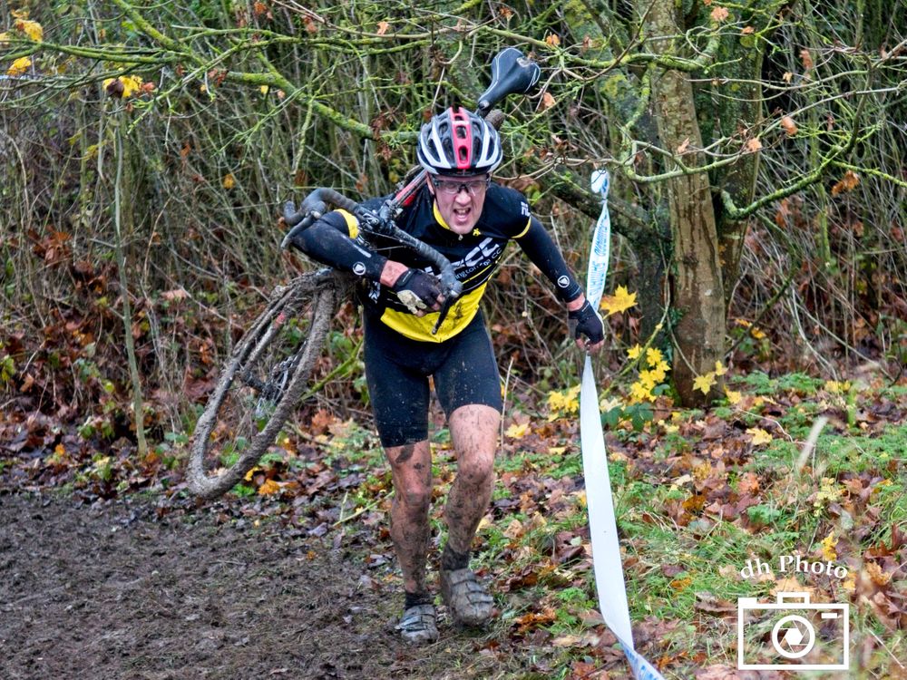 evesham valley cross cycle uphill rider bike carry November 2019