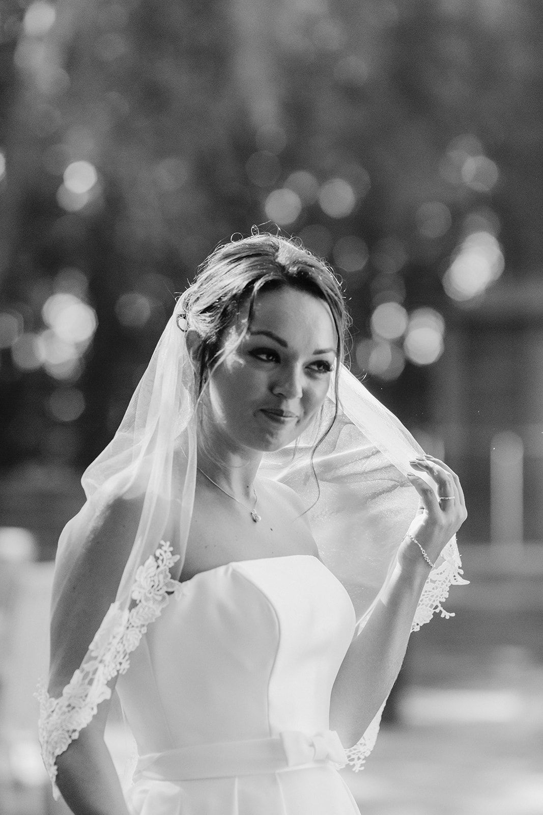 bridal portrait black and white