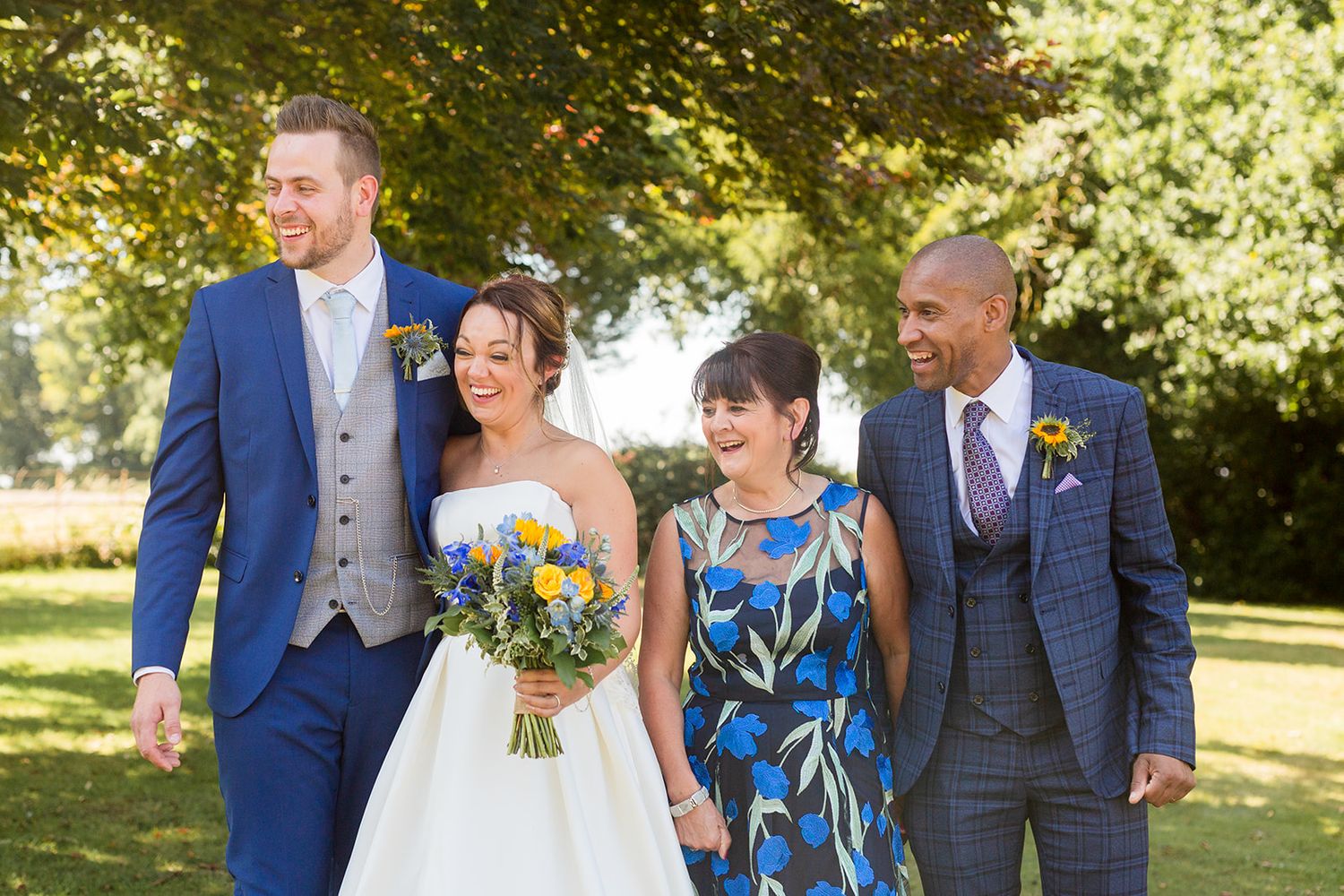 group photos at weddings
