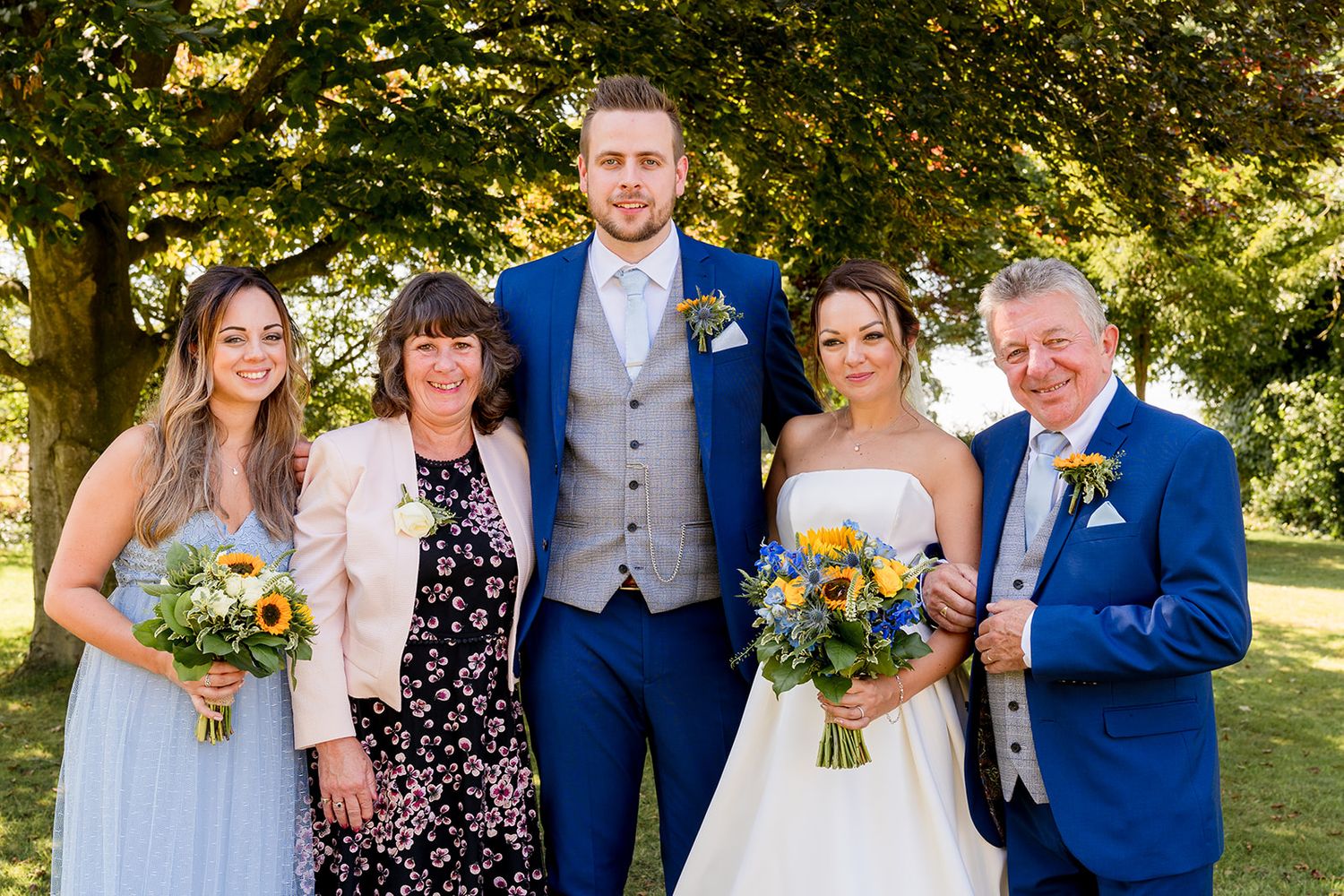 relaxed wedding photos