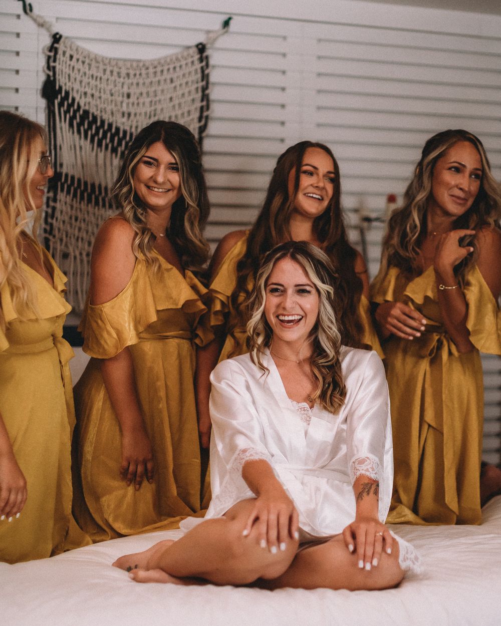 Palm Springs bride and her bridesmaids in a hotel room getting ready for her wedding