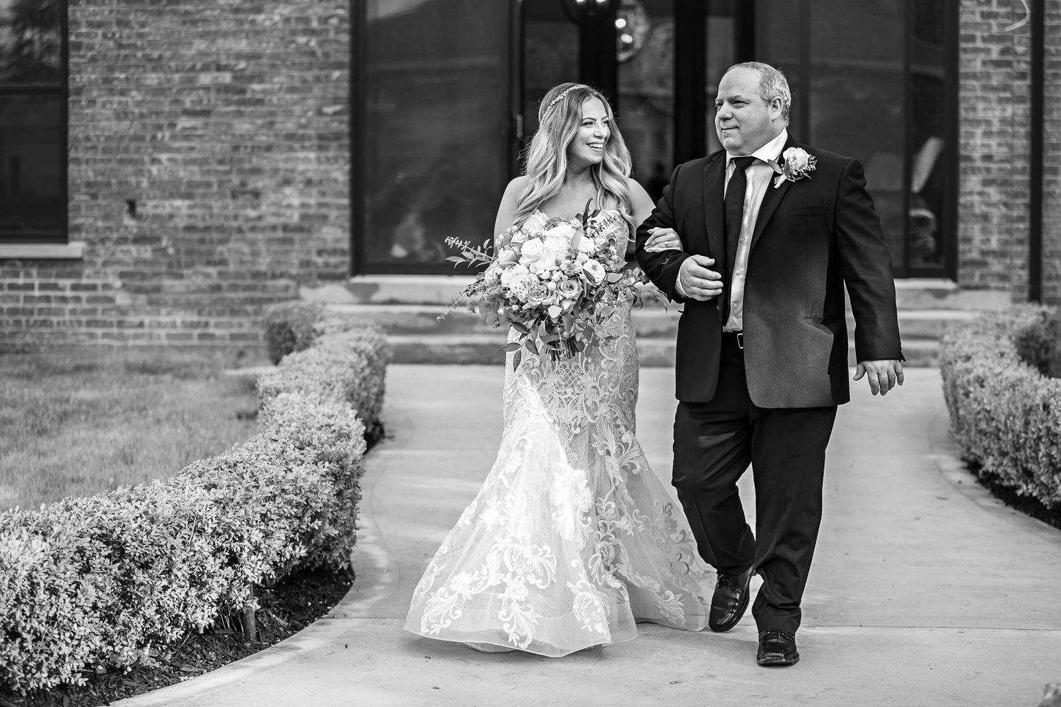Cute and quirky little wedding in Schomberg and Arlington Estate by photographer Shawn Van Daele