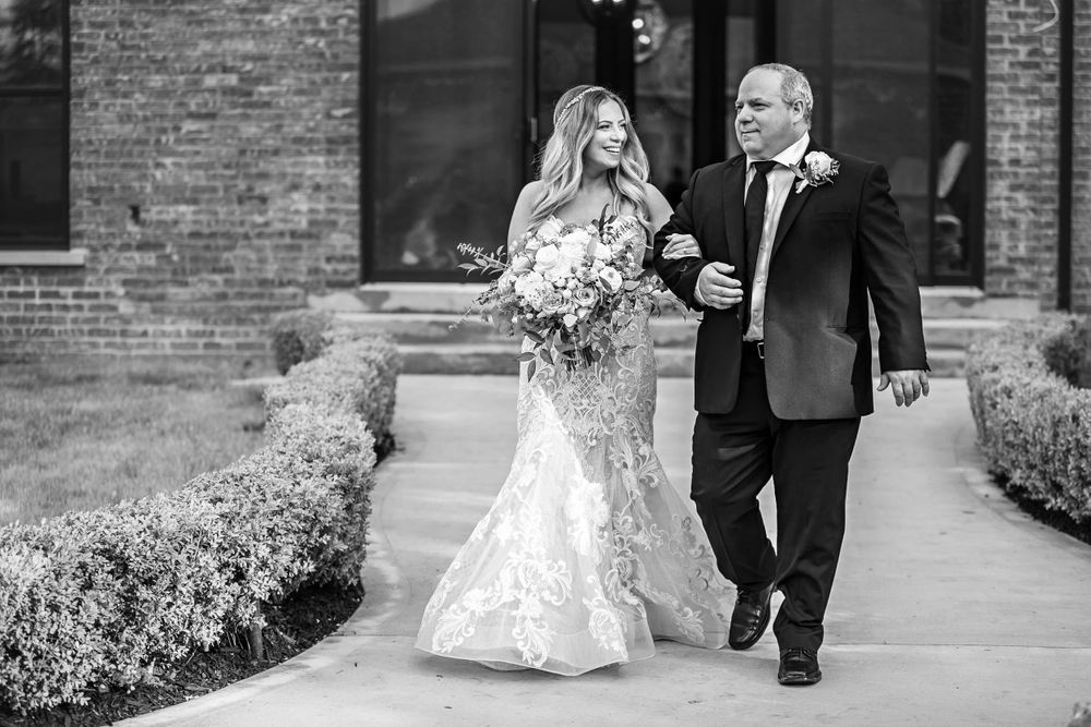 Cute and quirky little wedding in Schomberg and Arlington Estate by photographer Shawn Van Daele
