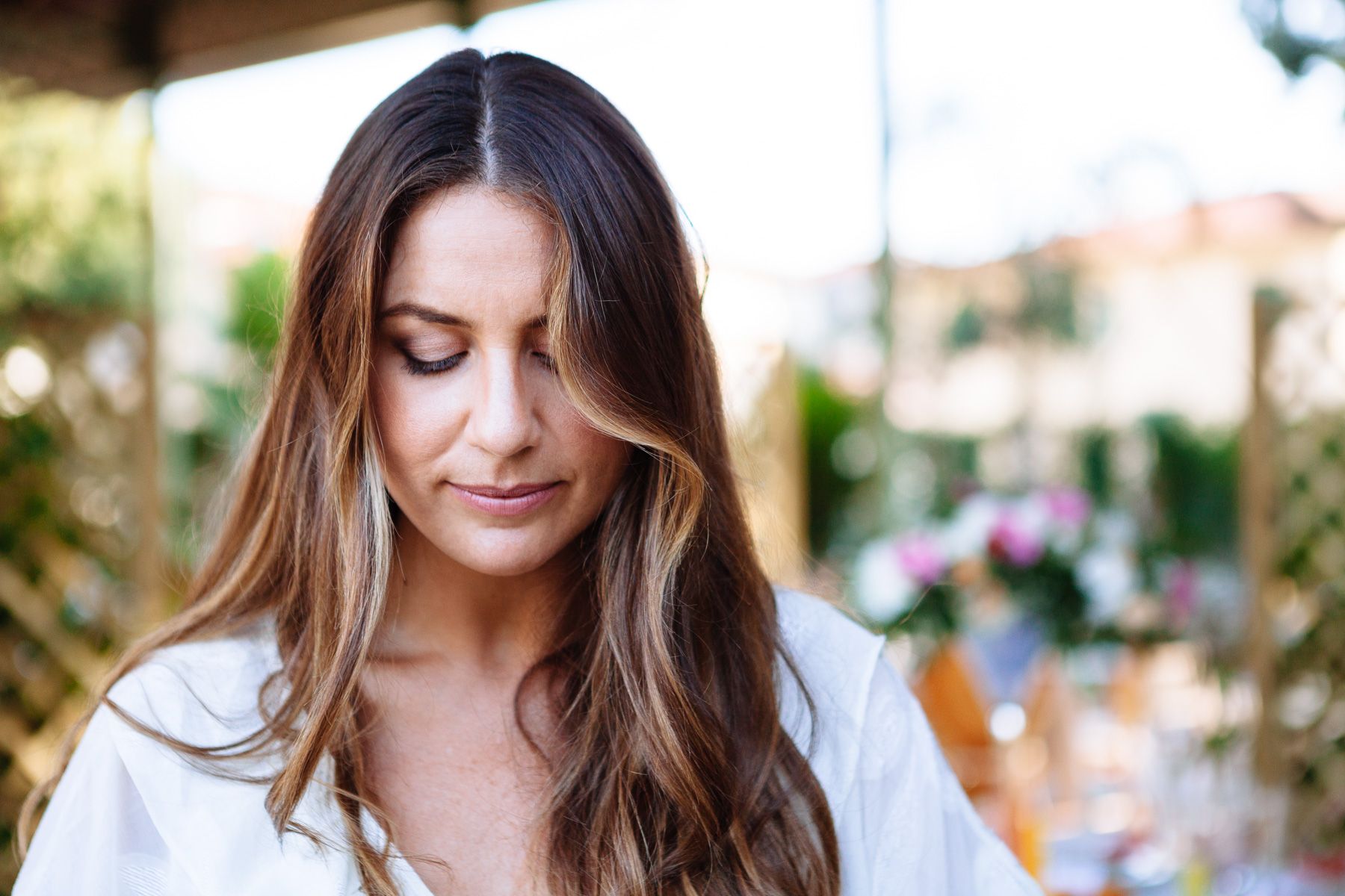 natural and relaxed wedding hair and makeup inspiration for an intimate wedding in Tuscany